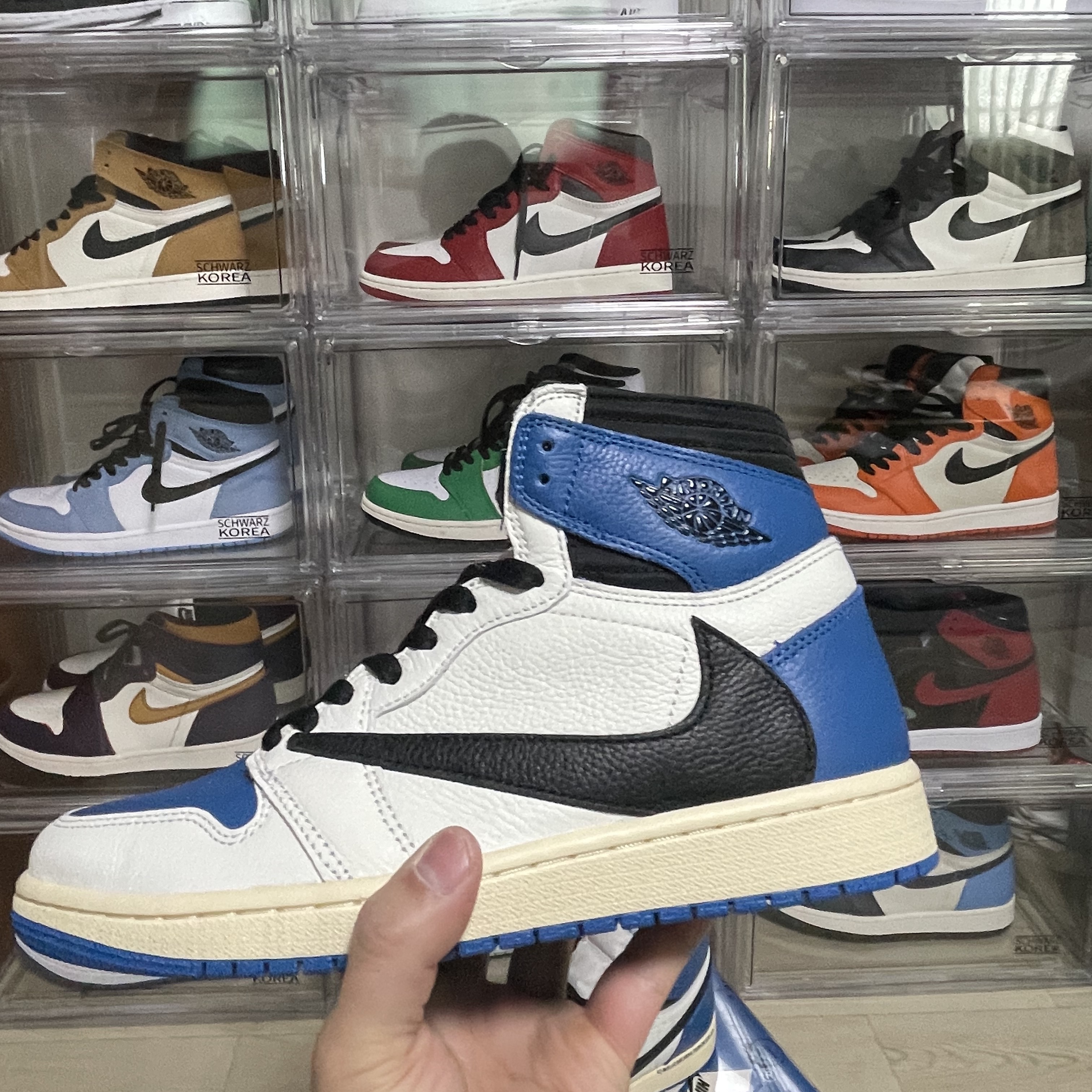 Jordan 1 x Travis Scott x Fragment Retro High OG SP Military Blue 착용 스타일