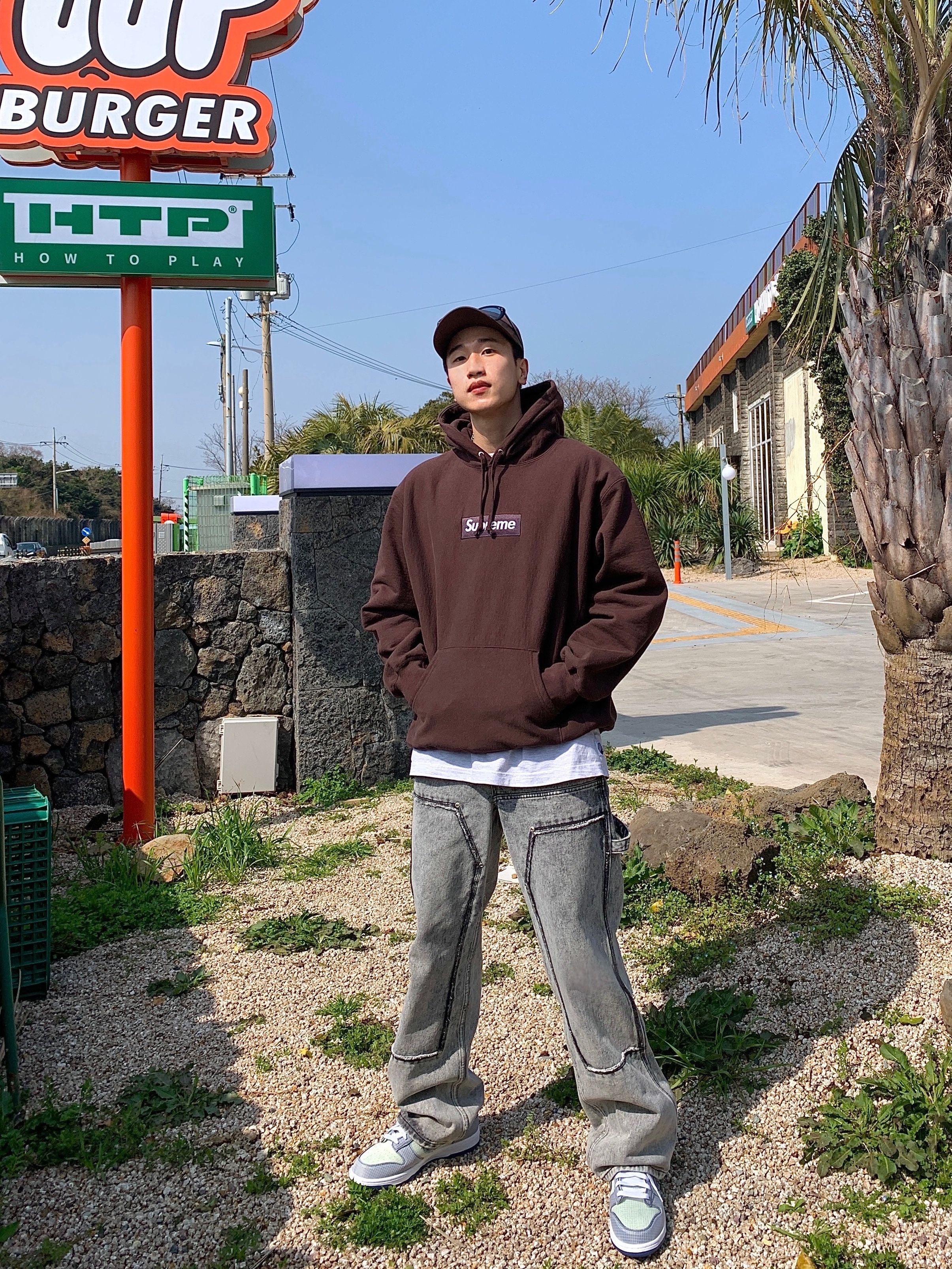 Supreme Box Logo Hooded Sweatshirt Dark Brown - 21FW, Nike x Union Dunk Low Passport Pack Pistachio 착용 스타일 - 1