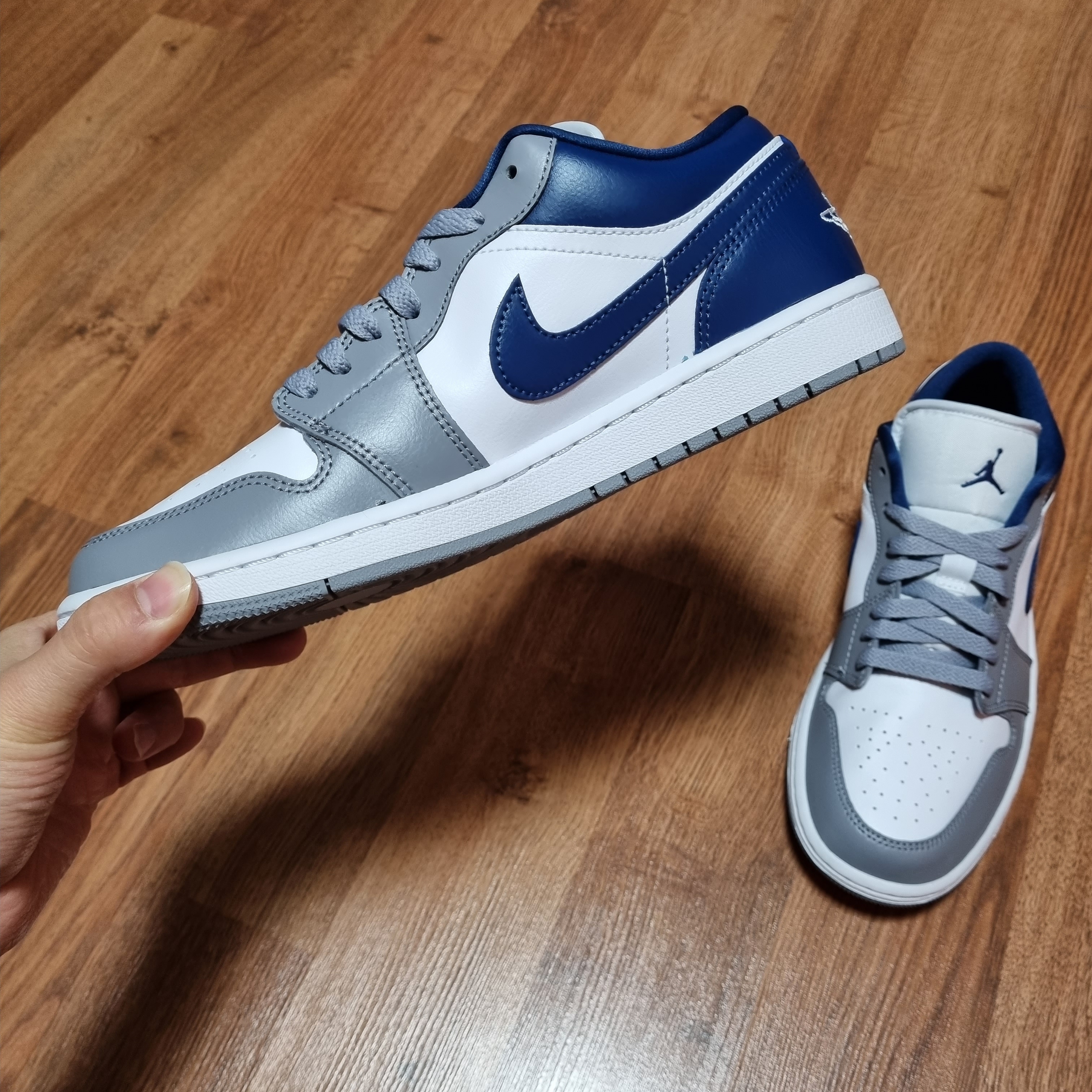 (W) Jordan 1 Low White Grey Blue 착용 스타일 - 1
