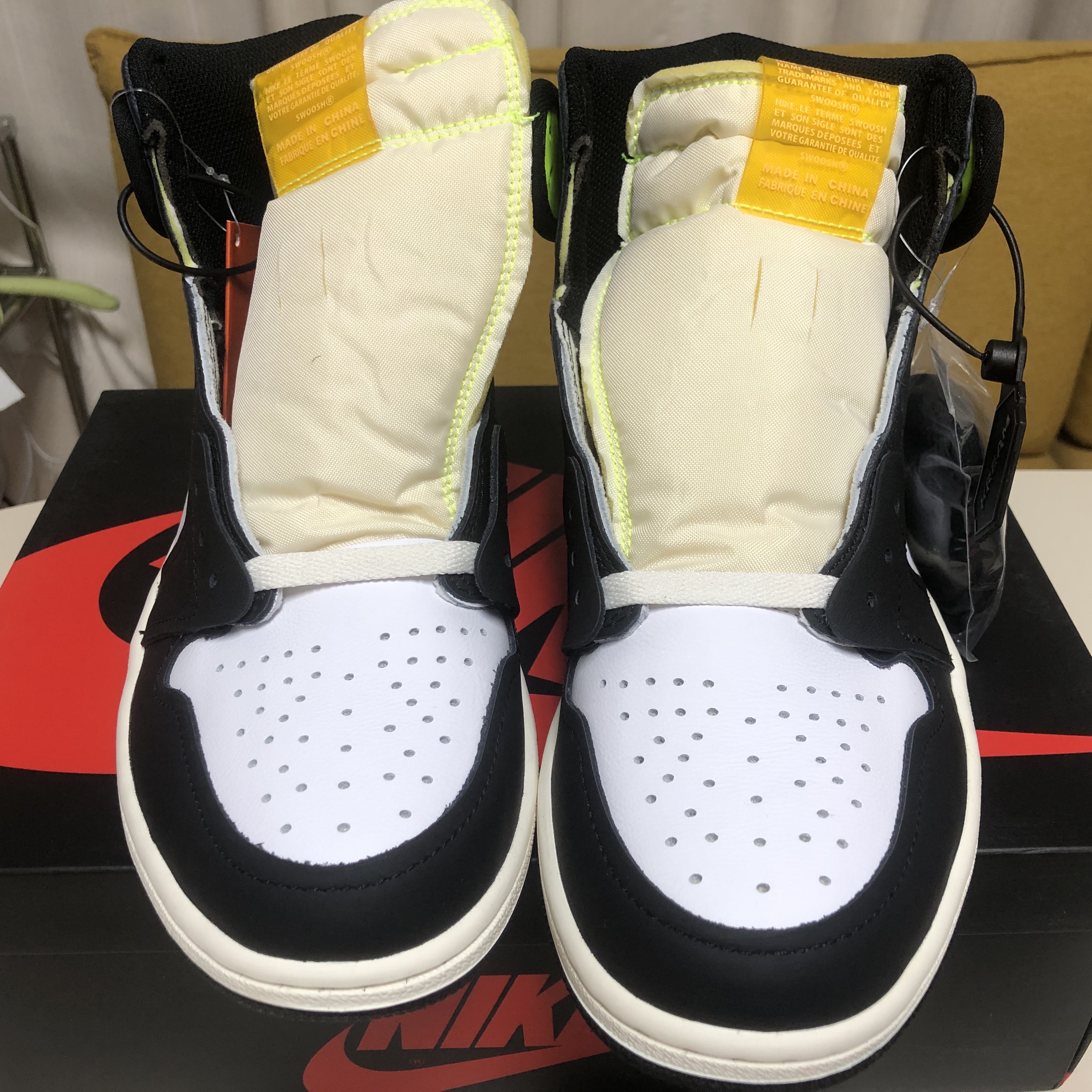 Jordan 1 Retro High OG Volt Gold 착용 스타일 - 3