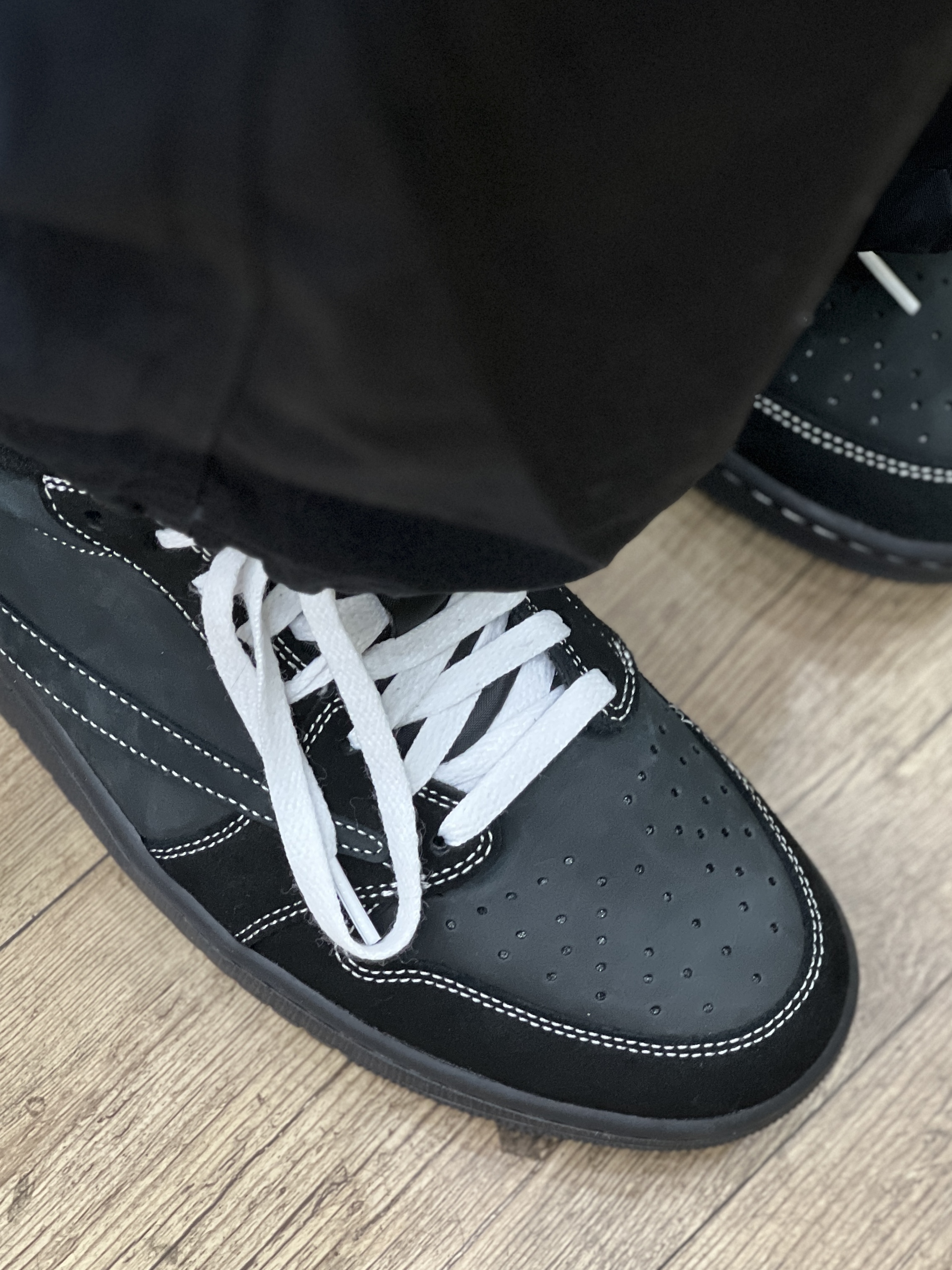 Jordan 1 x Travis Scott Retro Low OG SP Black Phantom 착용 스타일 - 2