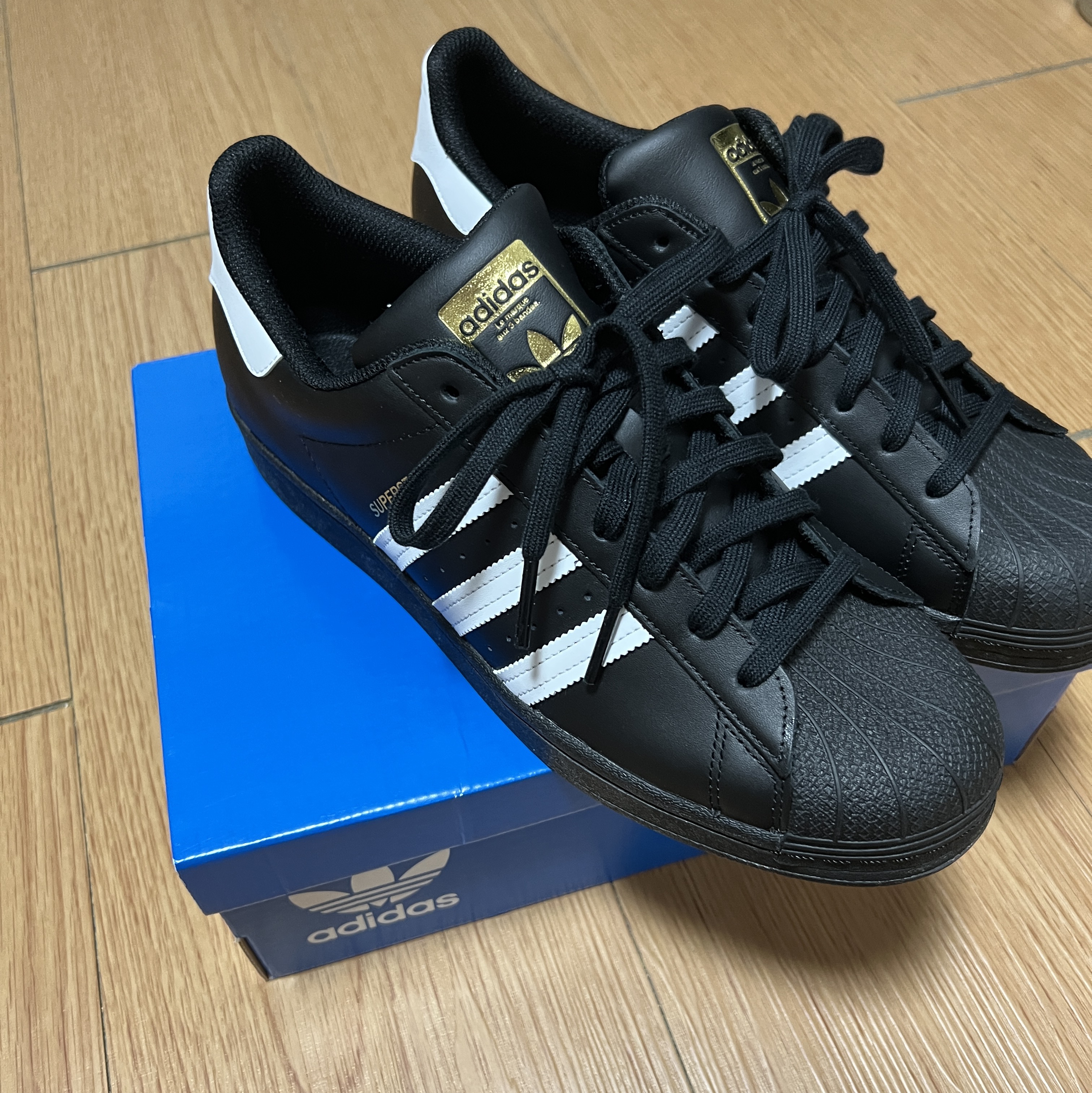 Adidas Superstar Core Black White, Adidas Superstar 82 Black White 착용 스타일 - 3