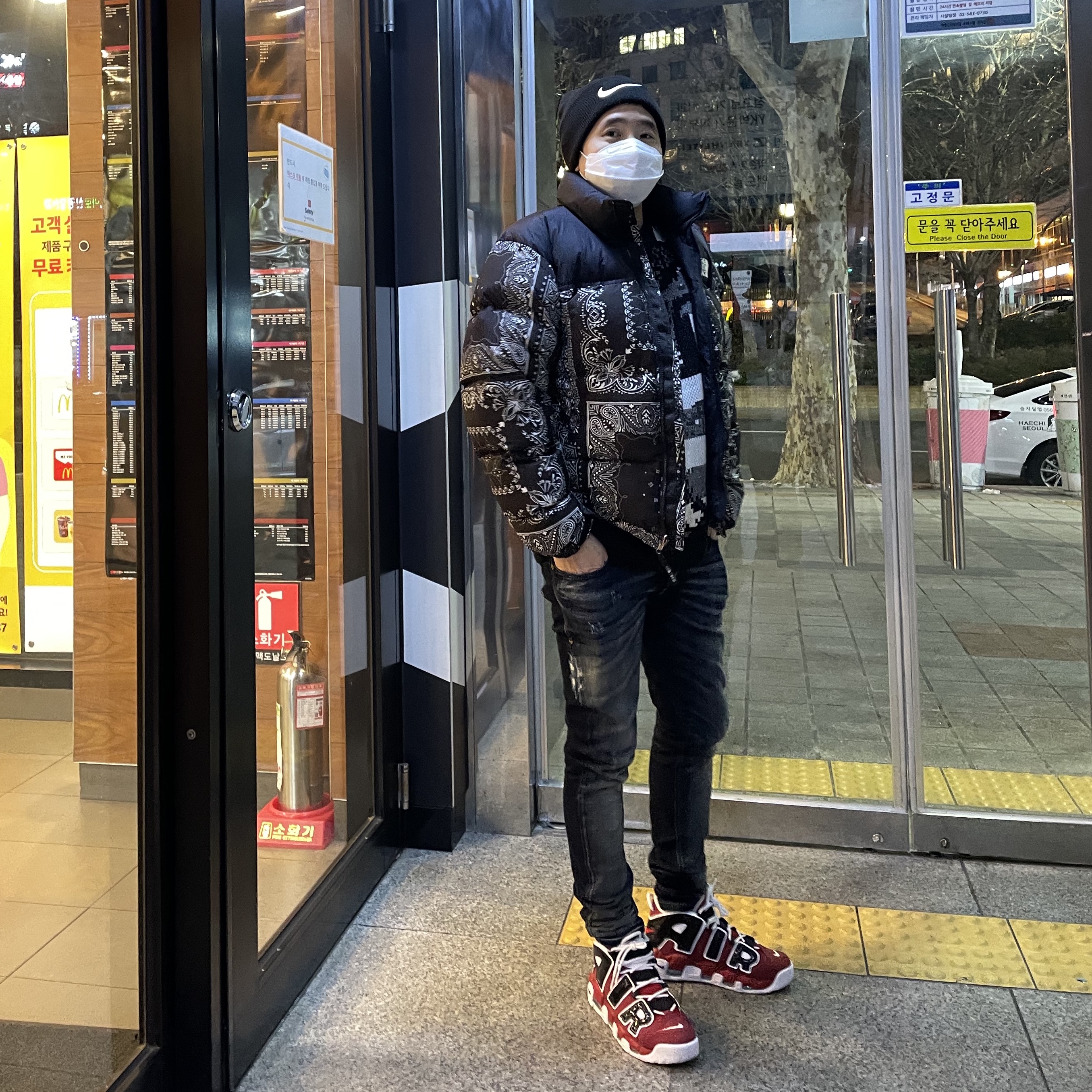 Nike Air More Uptempo 96 Bulls 2021, Supreme Digital Flag Sweater Black - 21SS 착용 스타일