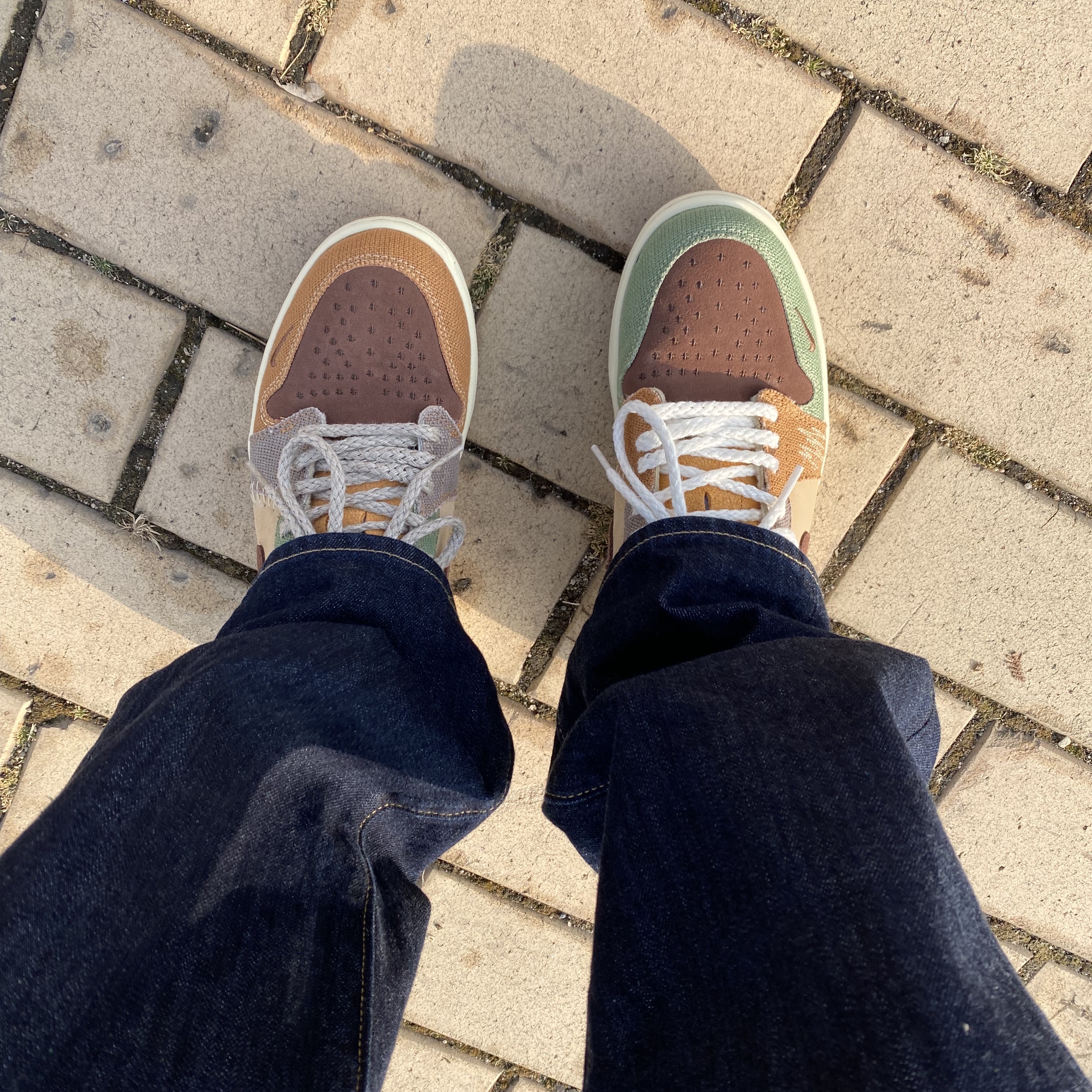 Jordan 1 x Zion Williamson Retro Low OG Flax and Oil Green 착용 스타일 - 3