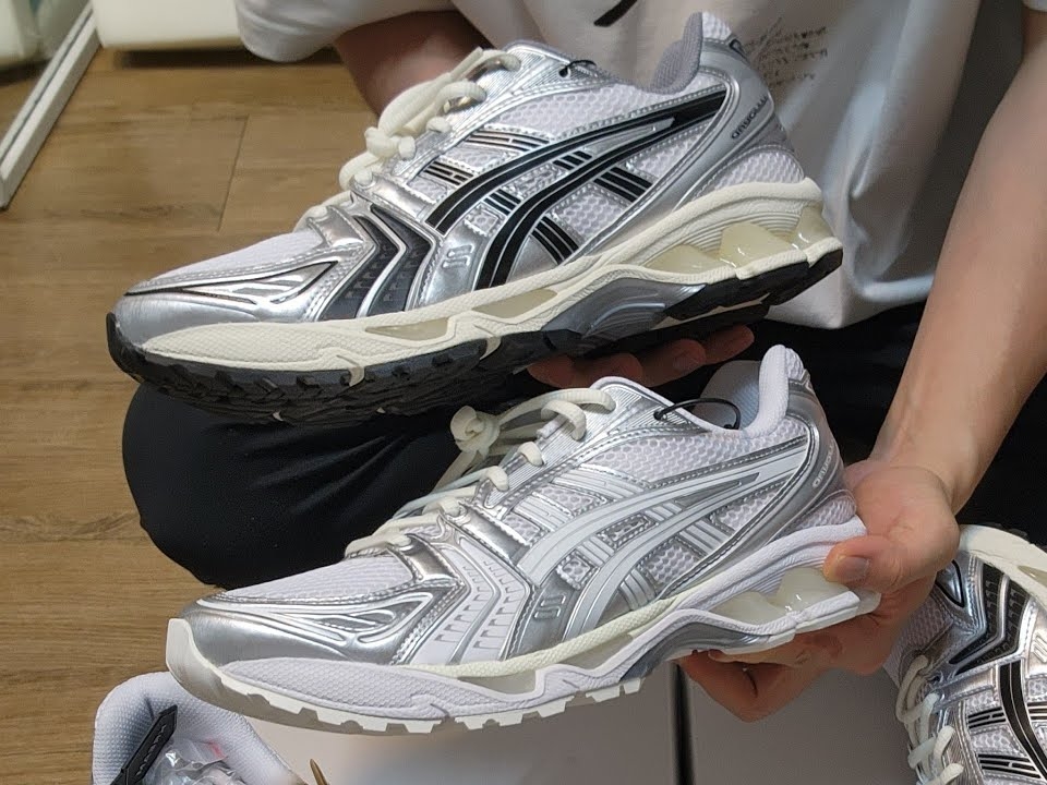 Asics x JJJJound Gel-Kayano 14 Silver White, Asics x JJJJound Gel-Kayano 14 Silver Black 착용 스타일
