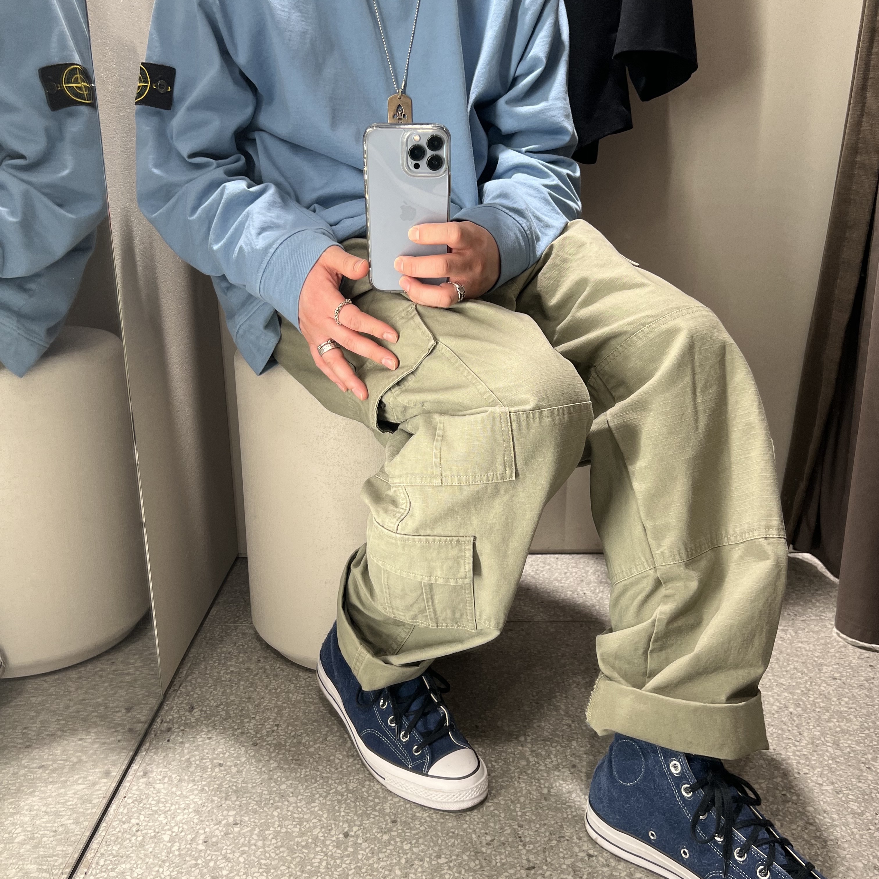 Converse x Stussy Chuck 70 High 8 Ball Navy 착용 스타일 - 2