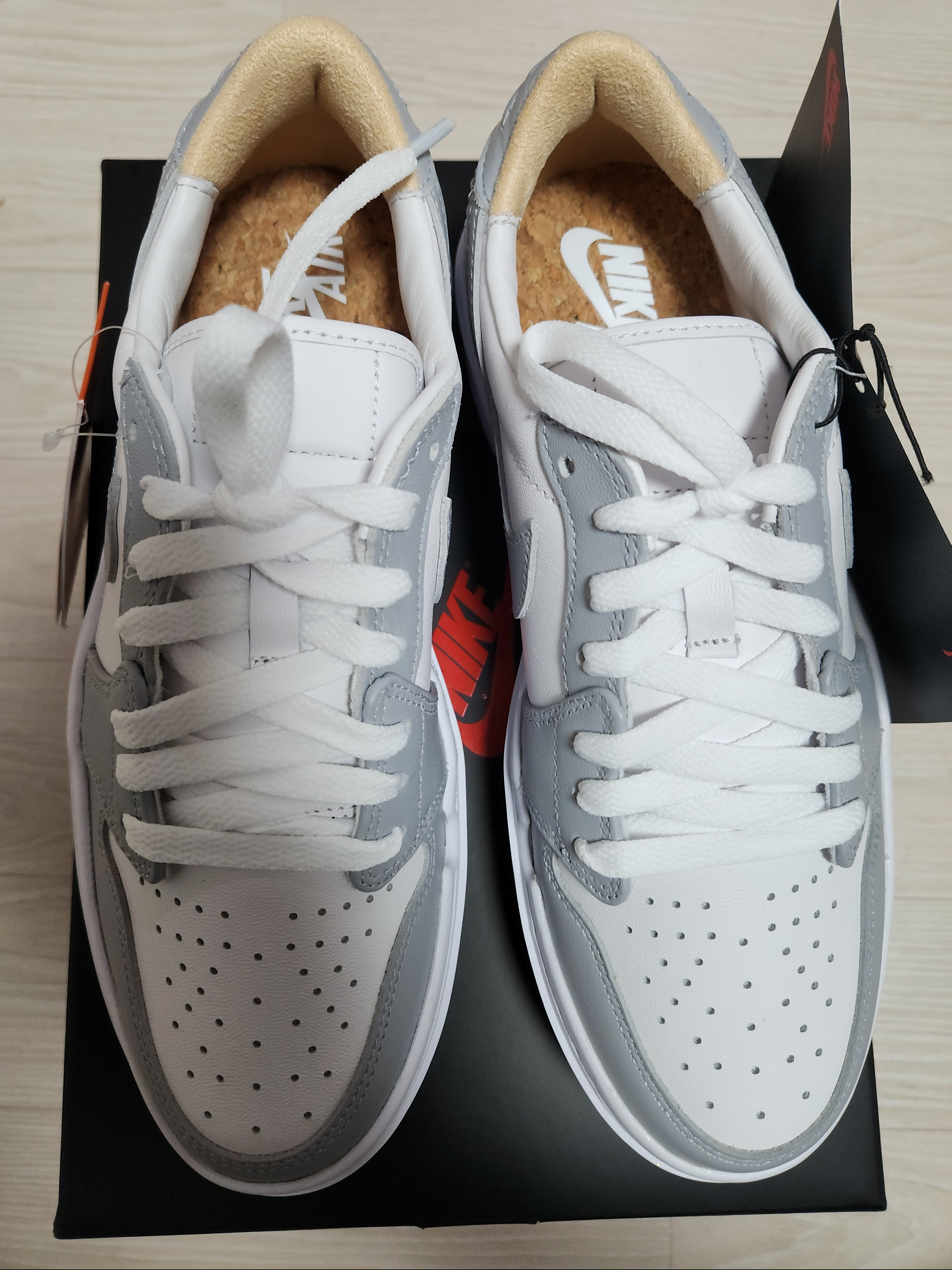 (W) Jordan 1 Elevate Low White and Wolf Grey 착용 스타일 - 3