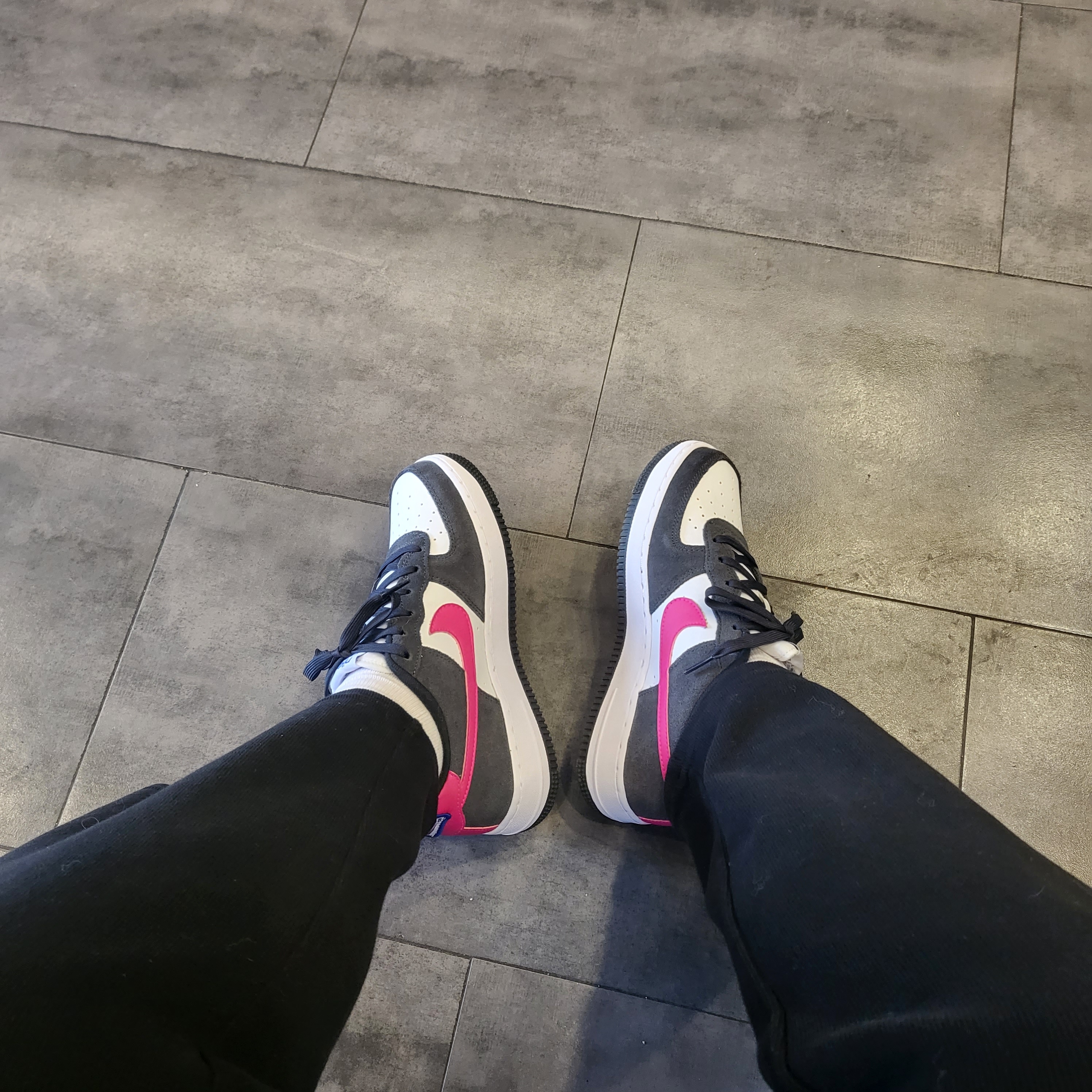 (GS) Nike Air Force 1 LV8 Athletic Club Black Pink Prime 착용 스타일