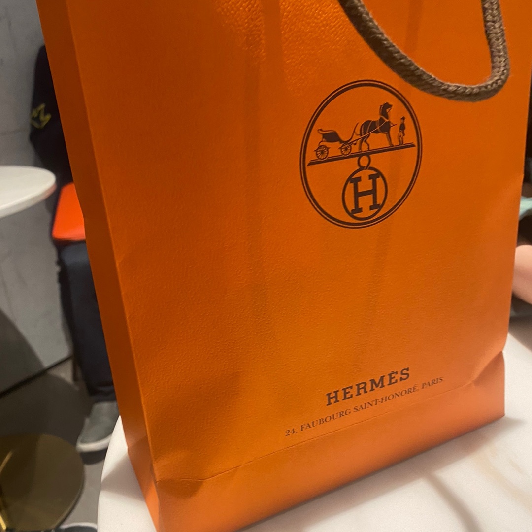 Hermes Heure H Watch Small Black Barenia Strap & Yellow Gold Steel 착용 스타일 - 1