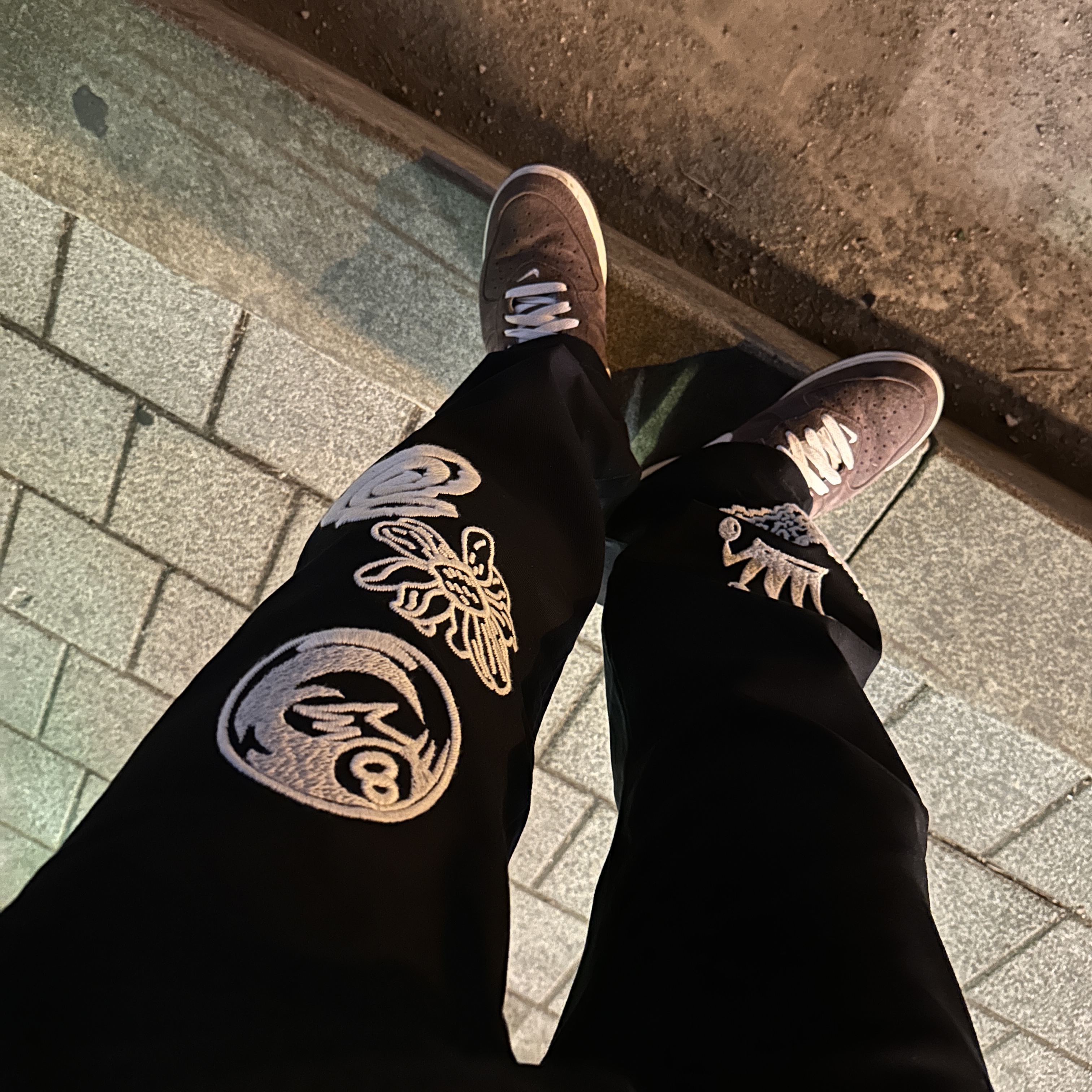Stussy Noma Icon Beach Pants Washed Black 착용 스타일 - 2