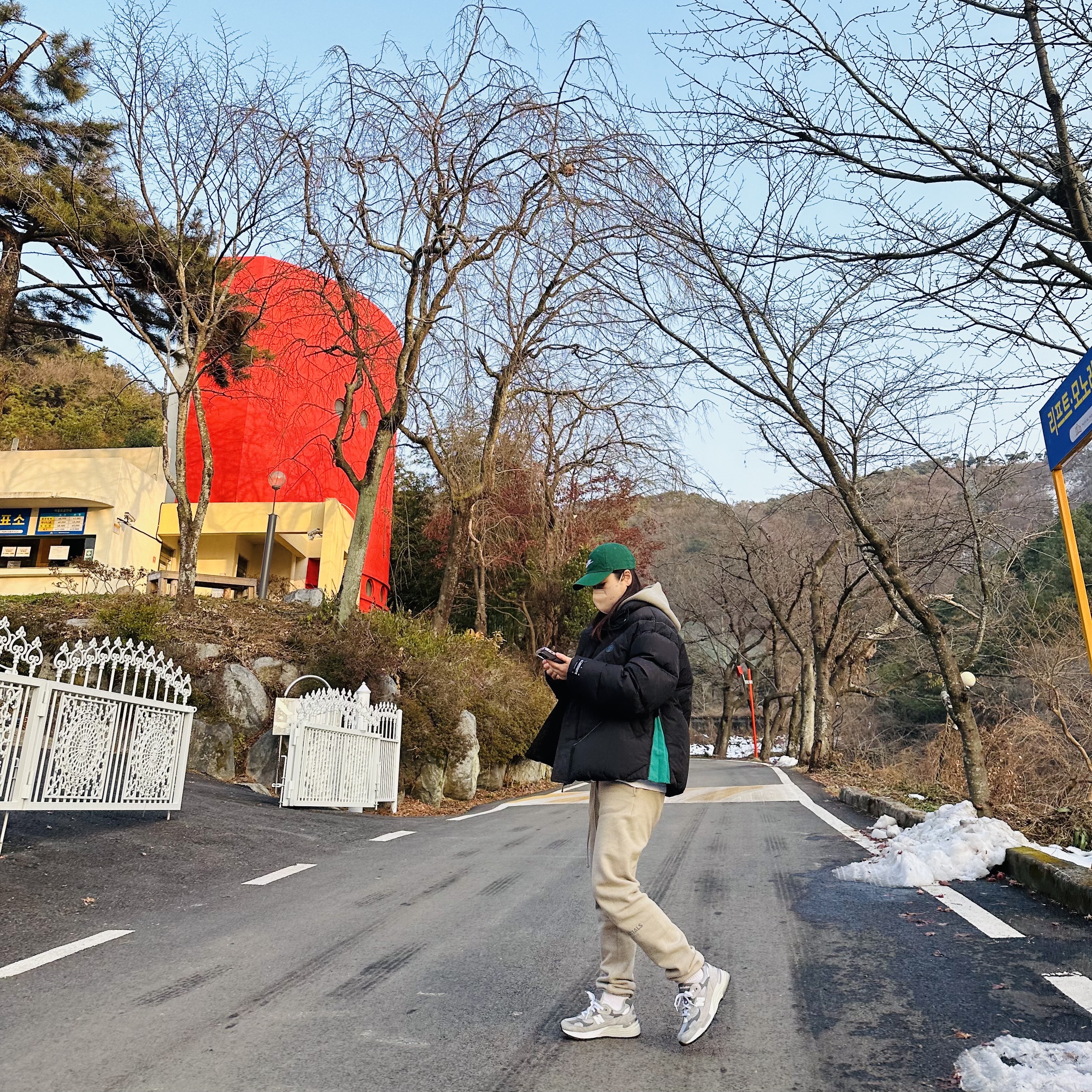 Nike Heritage 86 Futura Washed Cap Gorge Green, Essentials Sweatpants Olive/Khaki - 20FW ์ฐฉ์ฉ ์คํ์ผ - 3