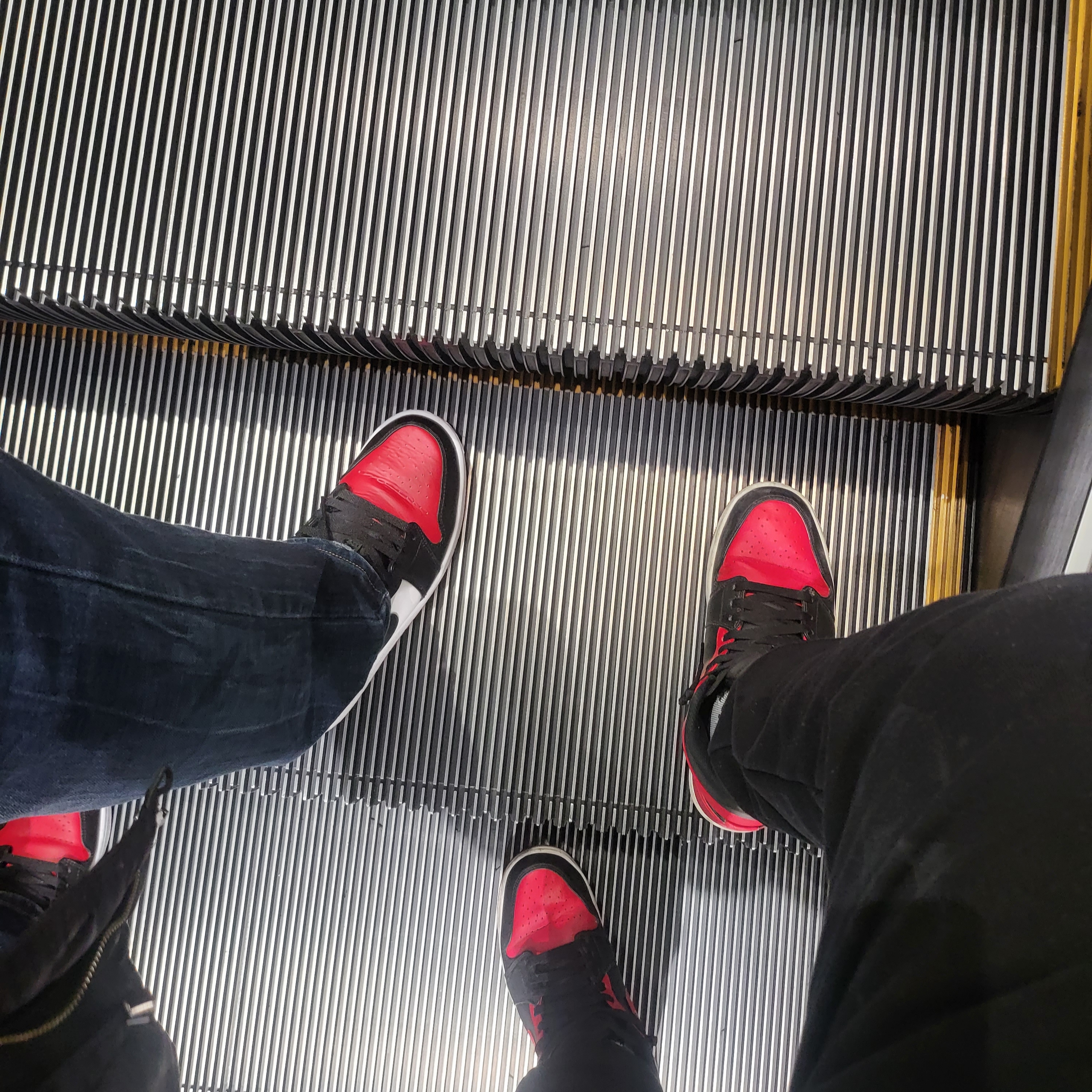Jordan 1 Low Bred Toe, Jordan 1 Mid Bred Banned 2020 착용 스타일 - 3