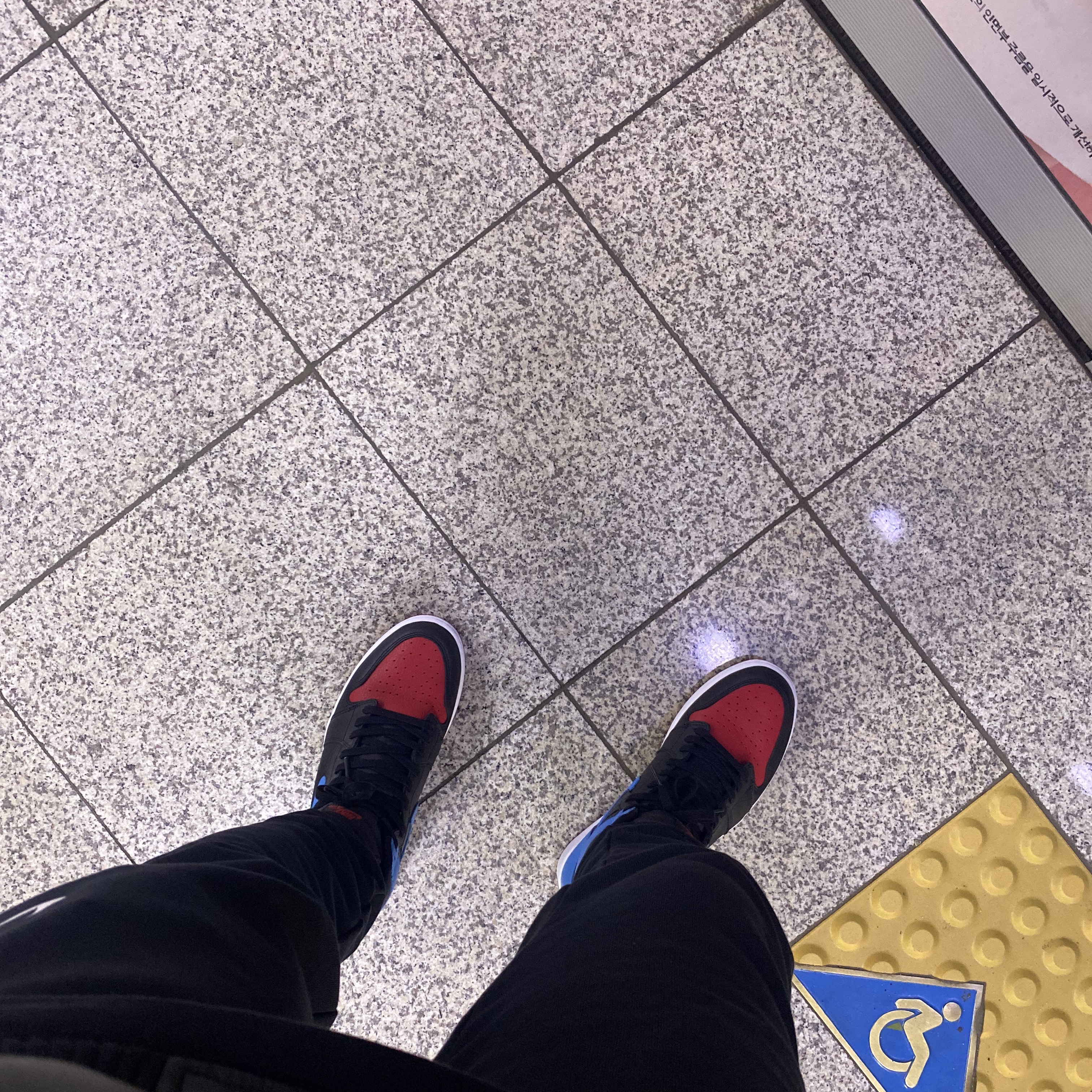 (W) Jordan 1 Retro High OG UNC To Chicago 착용 스타일