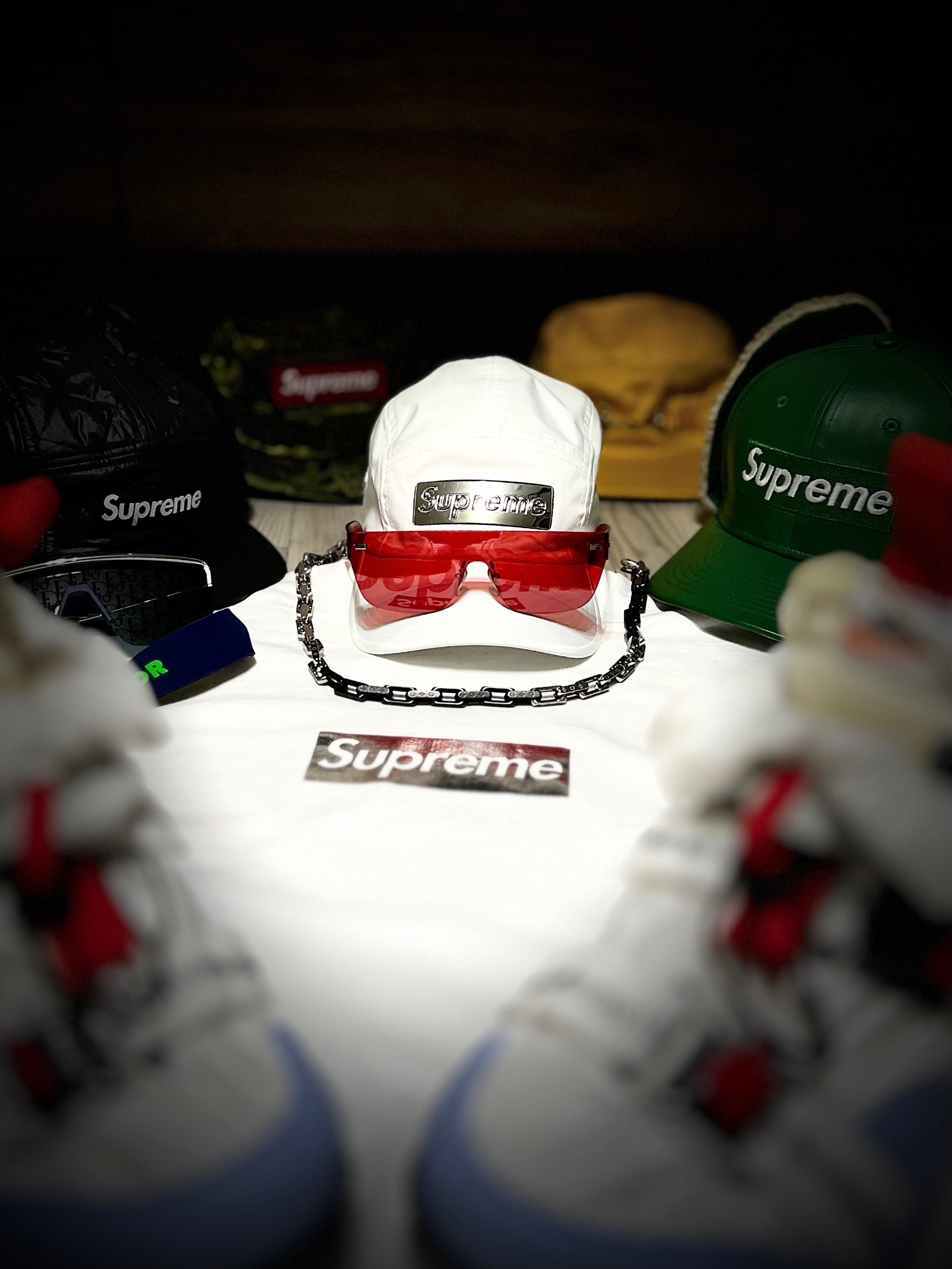 Supreme Military Boonie Olive Prym1 Camo - 22SS, Supreme Leather Earflap Box Logo New Era Green - 22FW 착용 스타일 - 2