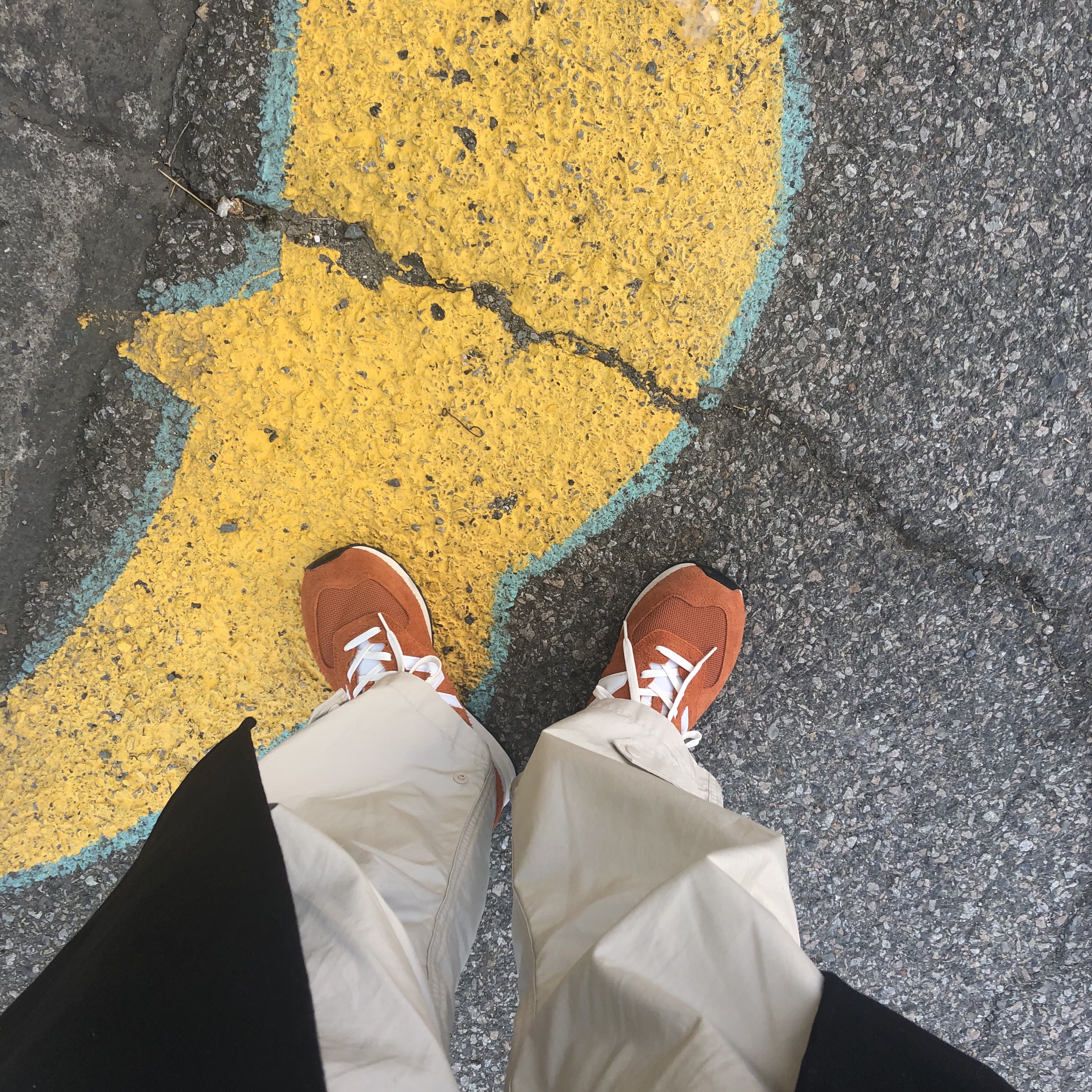 New Balance 574 Heritage Orange Burst White 착용 스타일