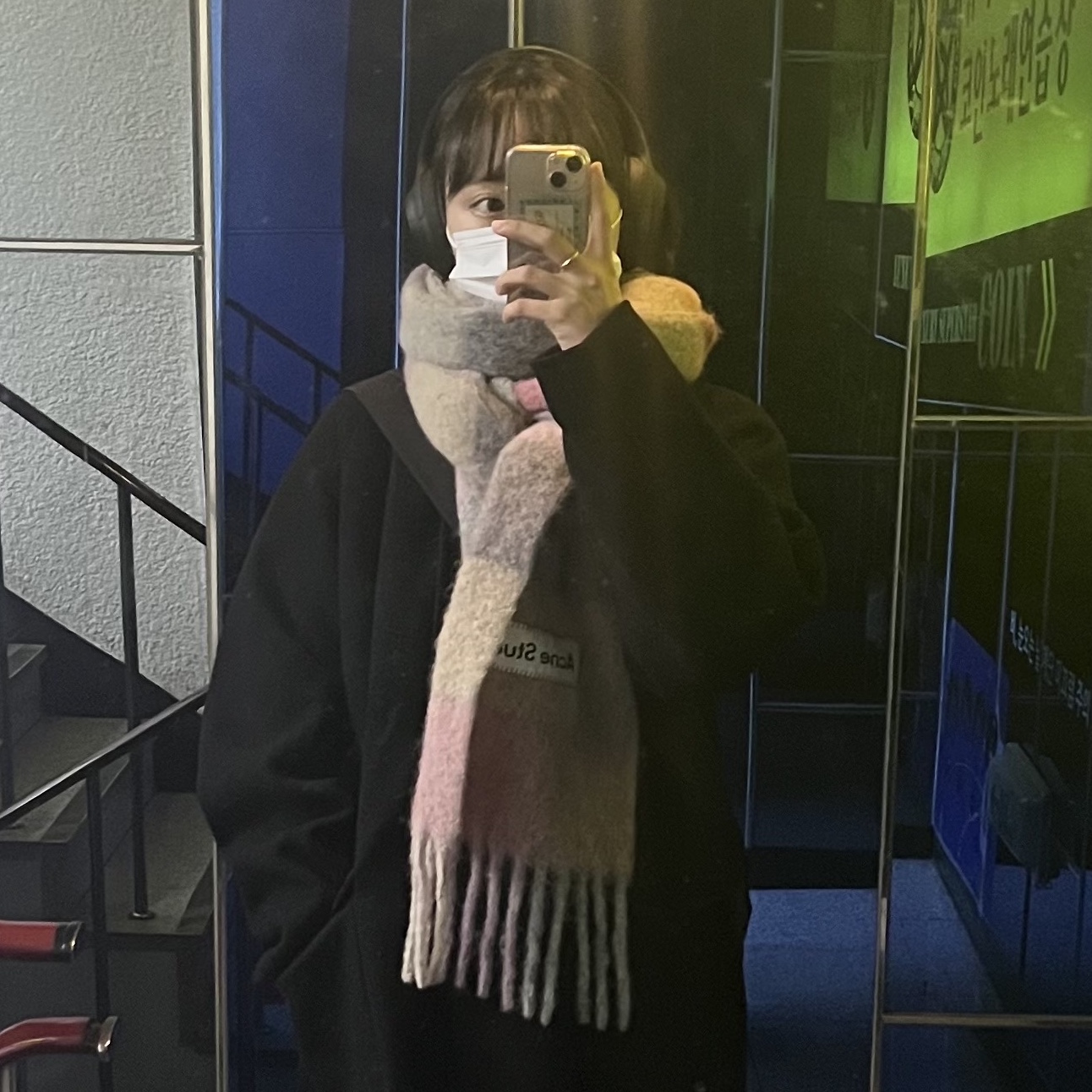 Acne Studios Mohair Check Muffler Fuchsia Lilac Pink 착용 스타일 - 1