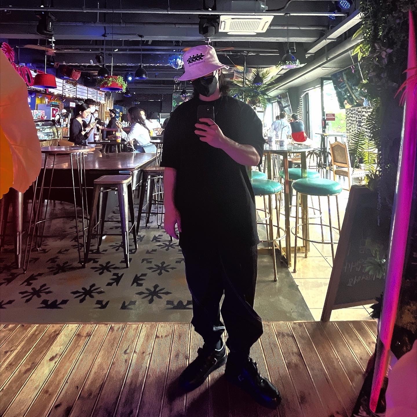 Stussy x CDG Canvas Bucket Hat 착용 스타일
