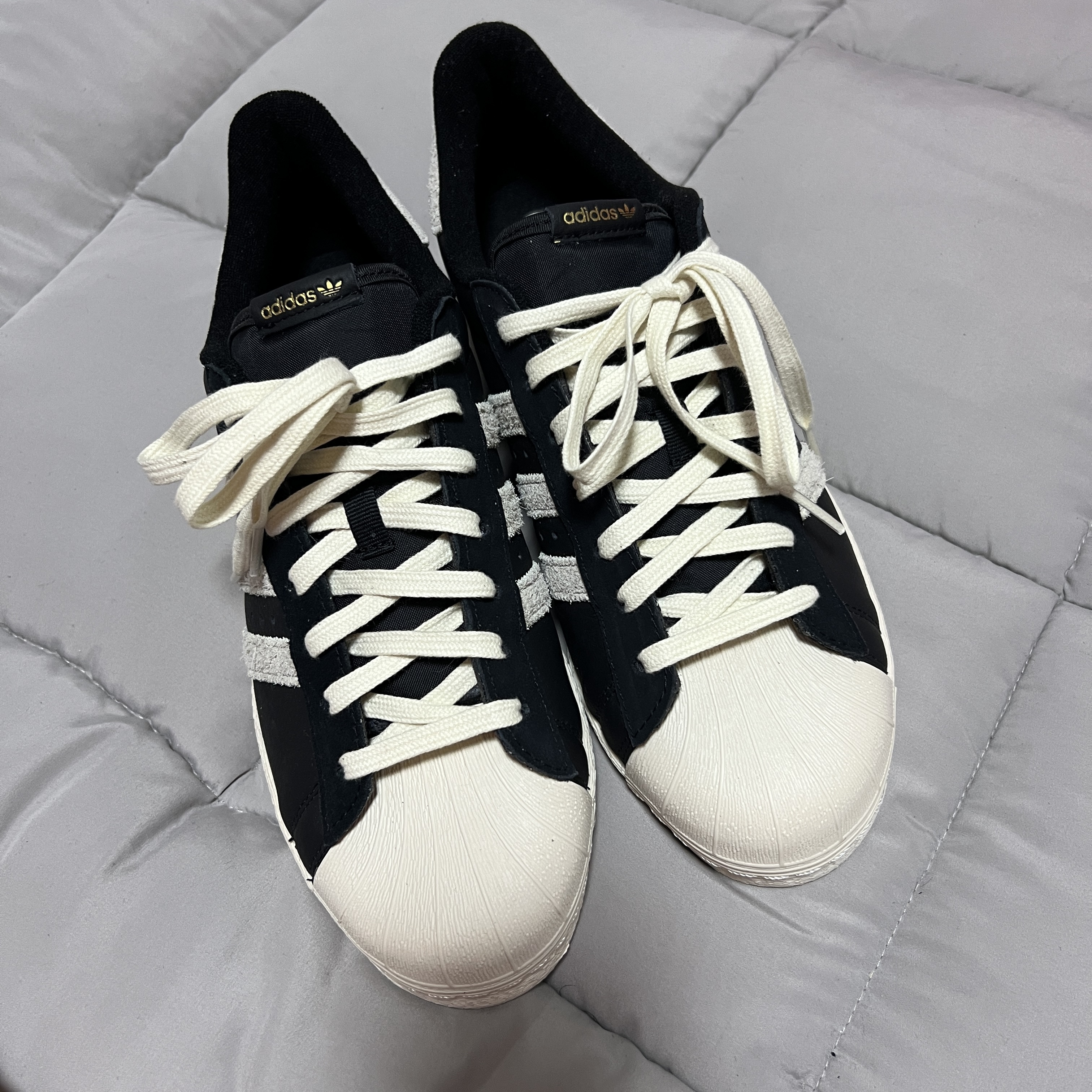 Adidas Superstar Core Black White, Adidas Superstar 82 Black White 착용 스타일 - 2