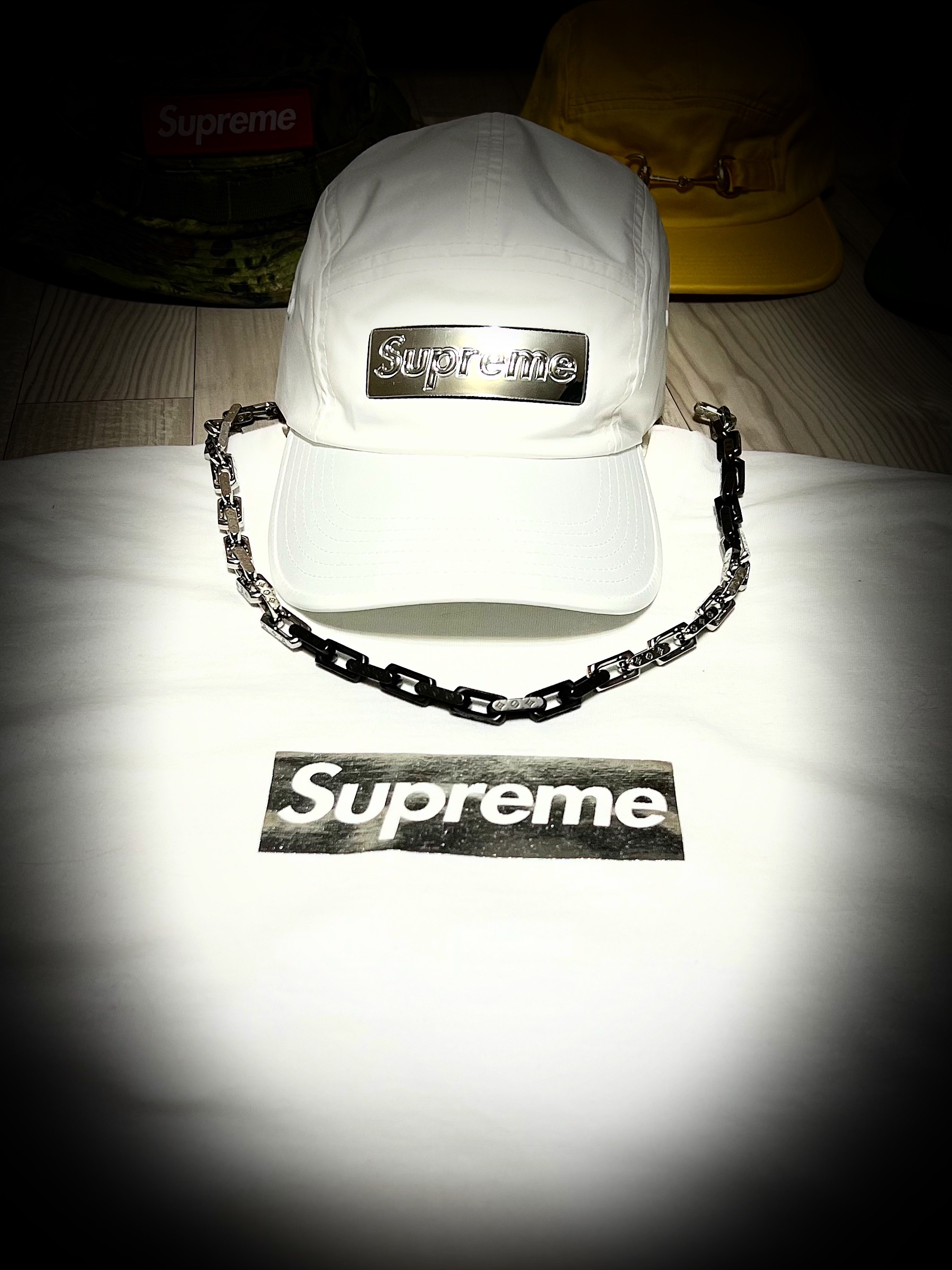 Supreme Military Boonie Olive Prym1 Camo - 22SS, Supreme Leather Earflap Box Logo New Era Green - 22FW 착용 스타일 - 5