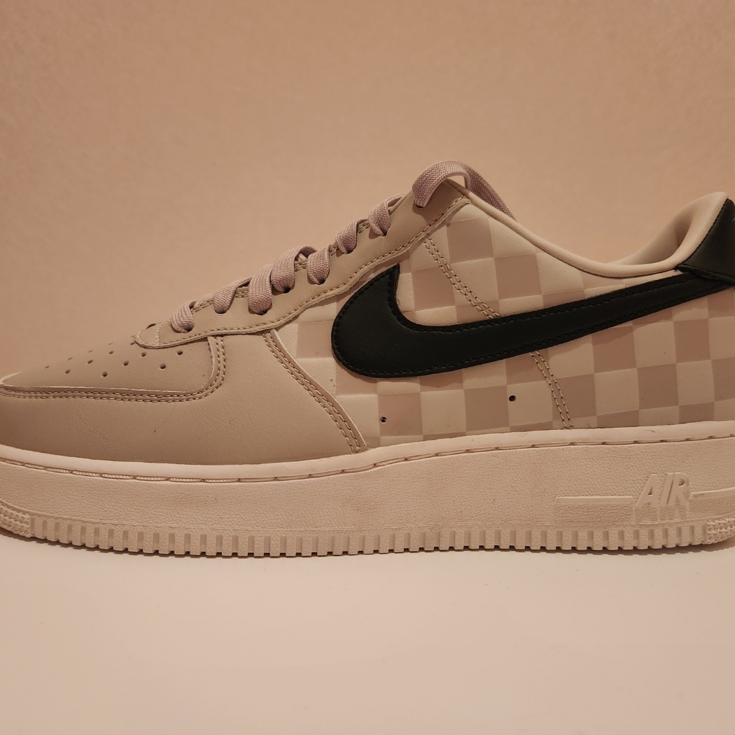 Nike Air Force 1 '07 QS LBJ 착용 스타일 - 2