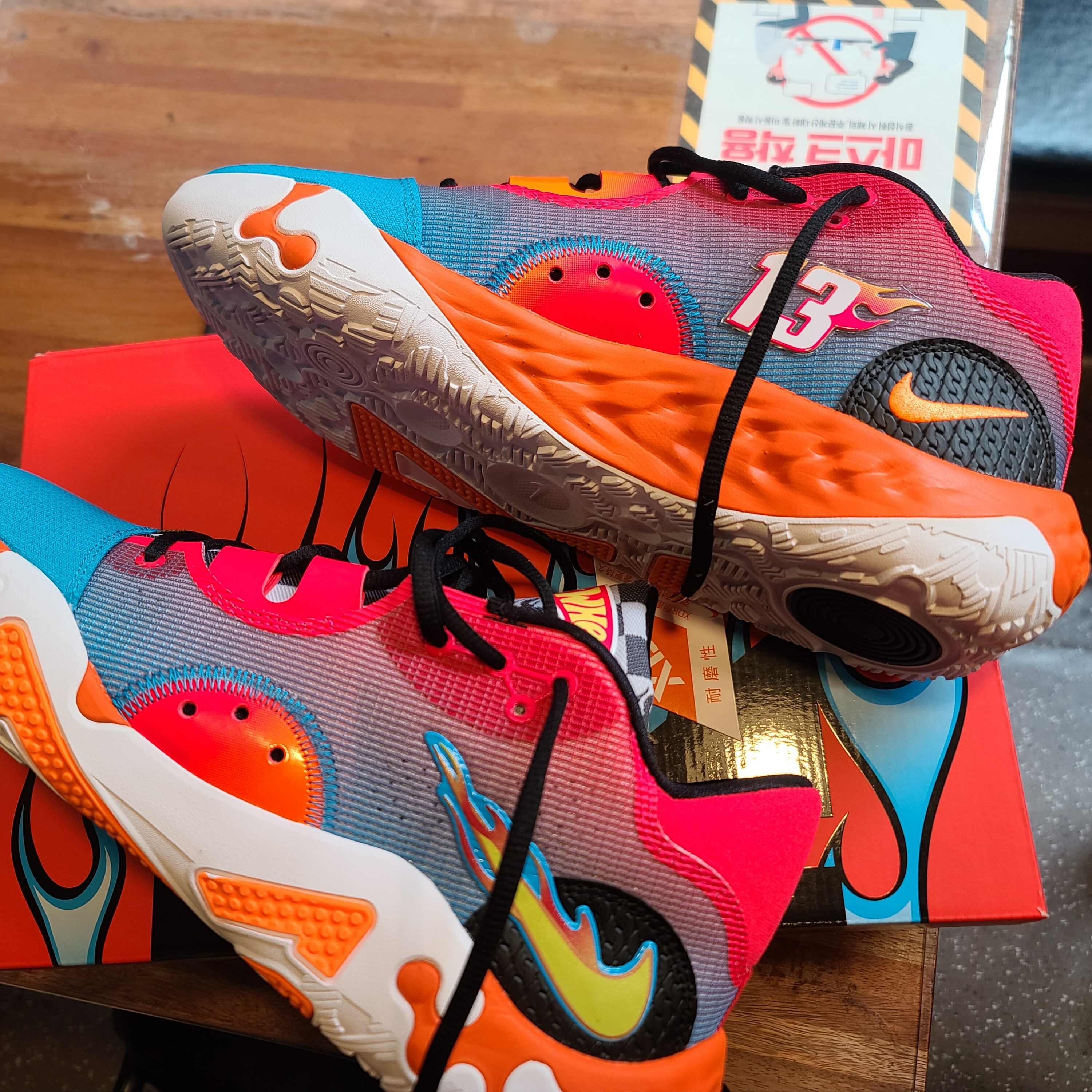 Nike x Hot Wheels PG 6 EP Siren Red 착용 스타일 - 2