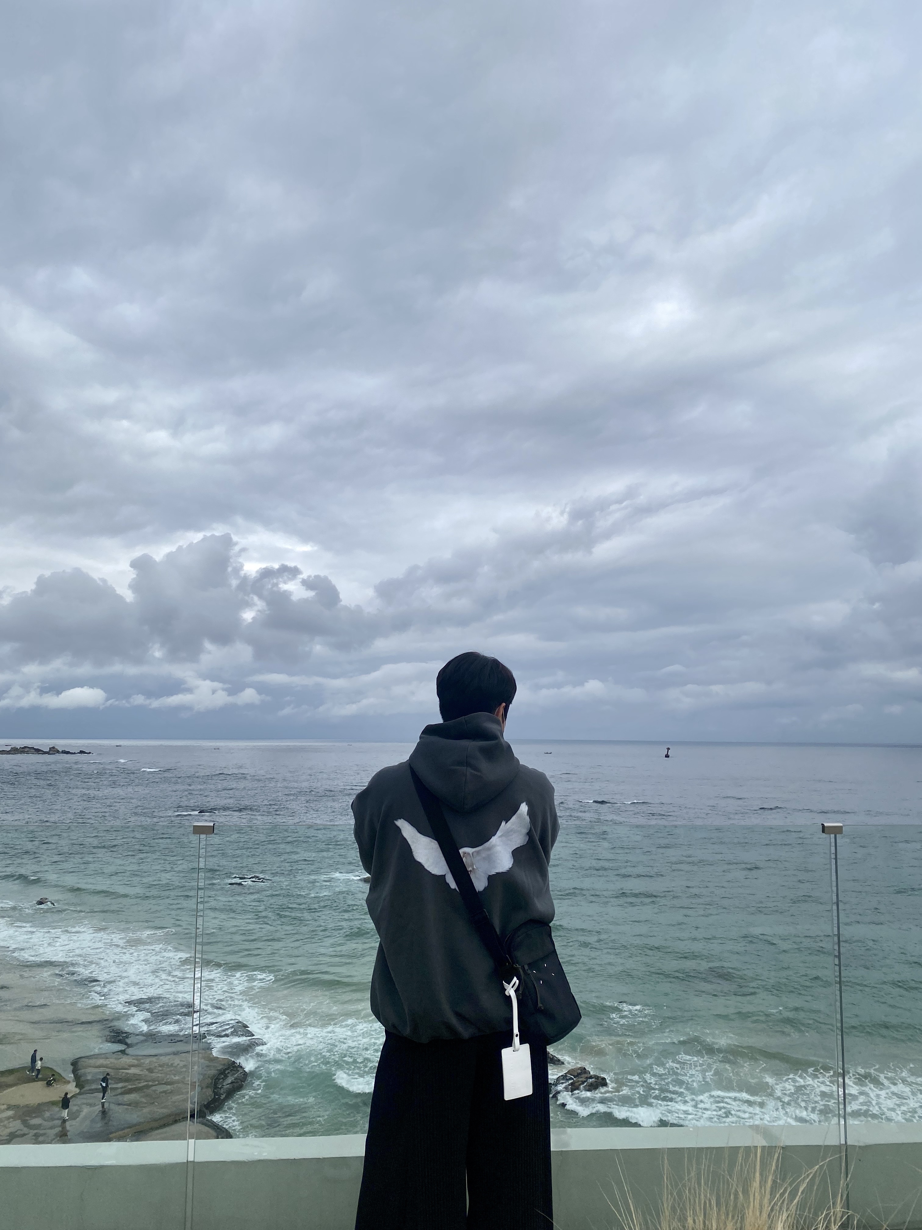Yeezy Gap Engineered By Balenciaga Dove Hoodie Black 착용 스타일