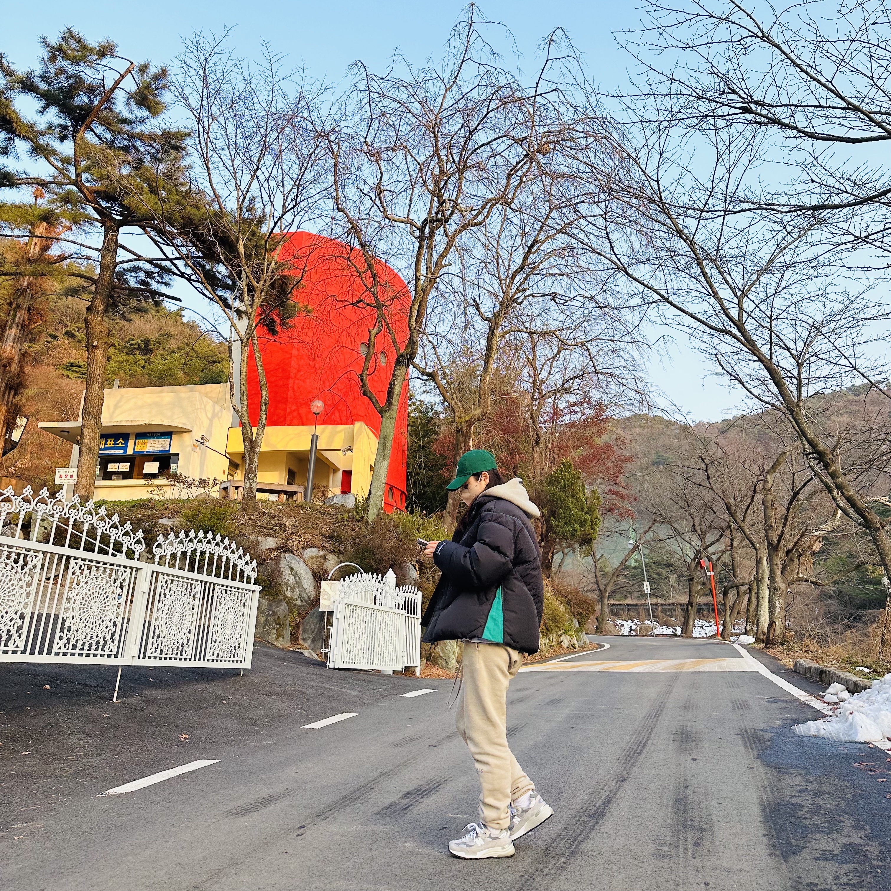Nike Heritage 86 Futura Washed Cap Gorge Green, Essentials Sweatpants Olive/Khaki - 20FW ์ฐฉ์ฉ ์คํ์ผ - 5