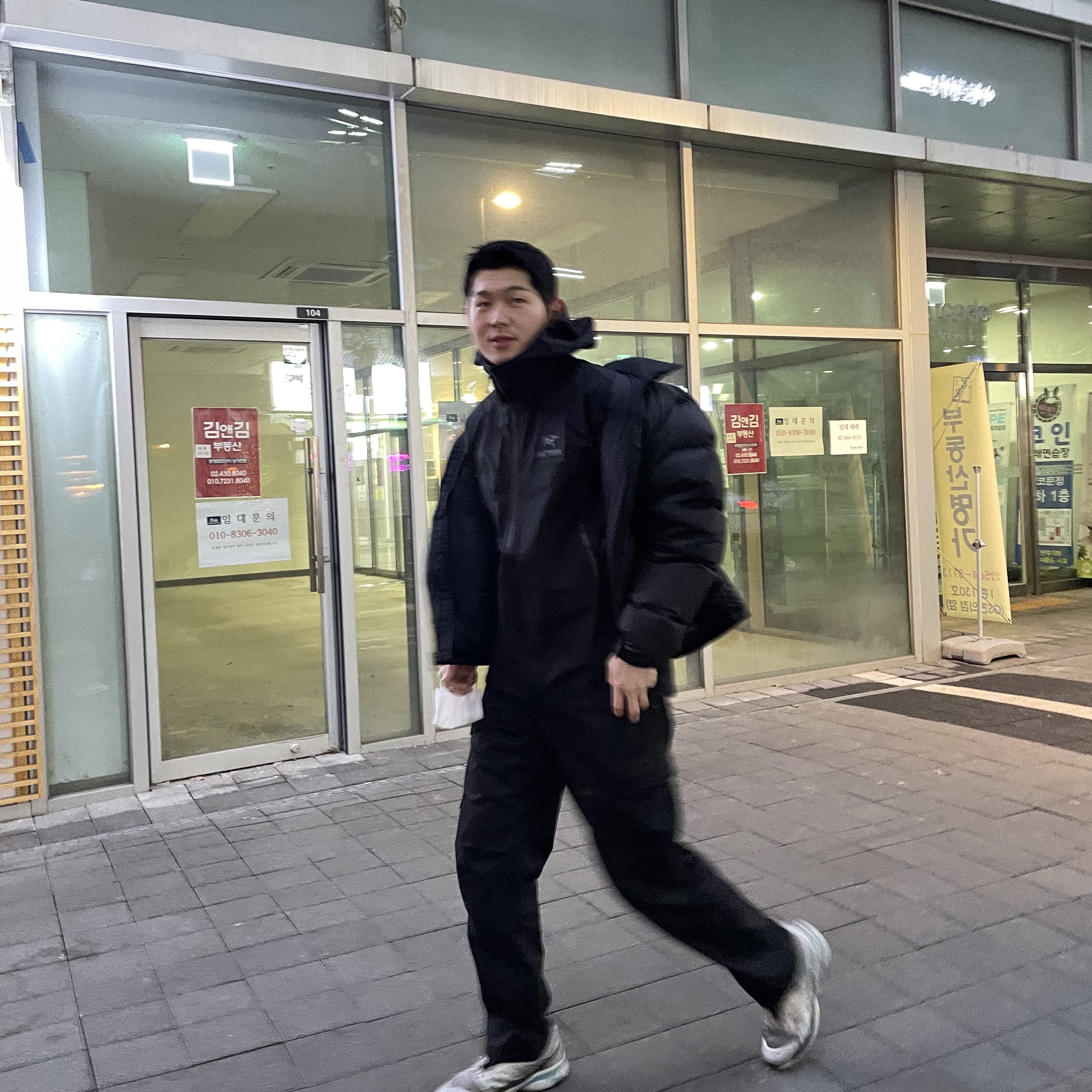 Arc'teryx Beta Jacket Black 착용 스타일