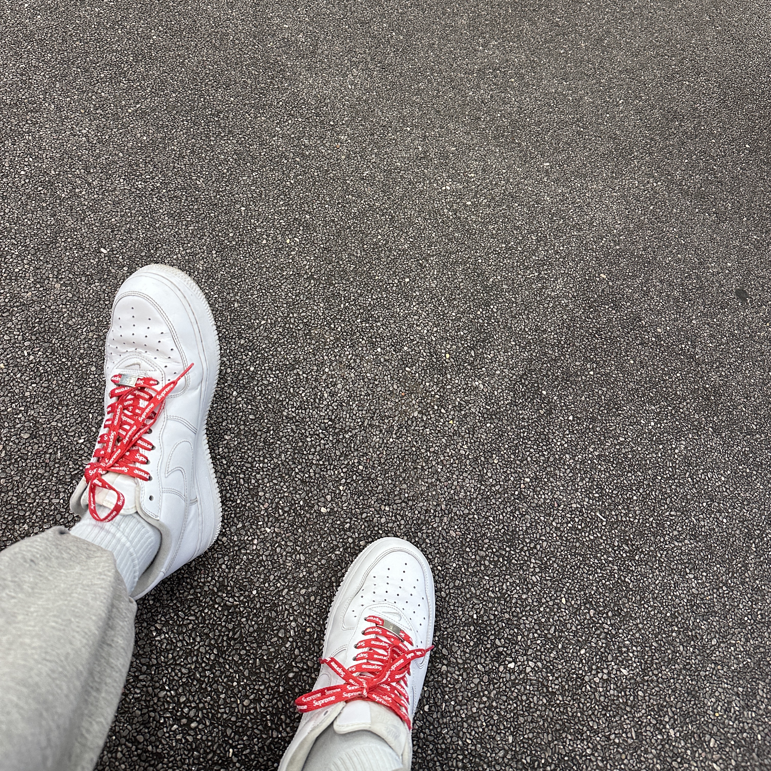 Nike x Supreme Air Force 1 Low White 착용 스타일 - 1