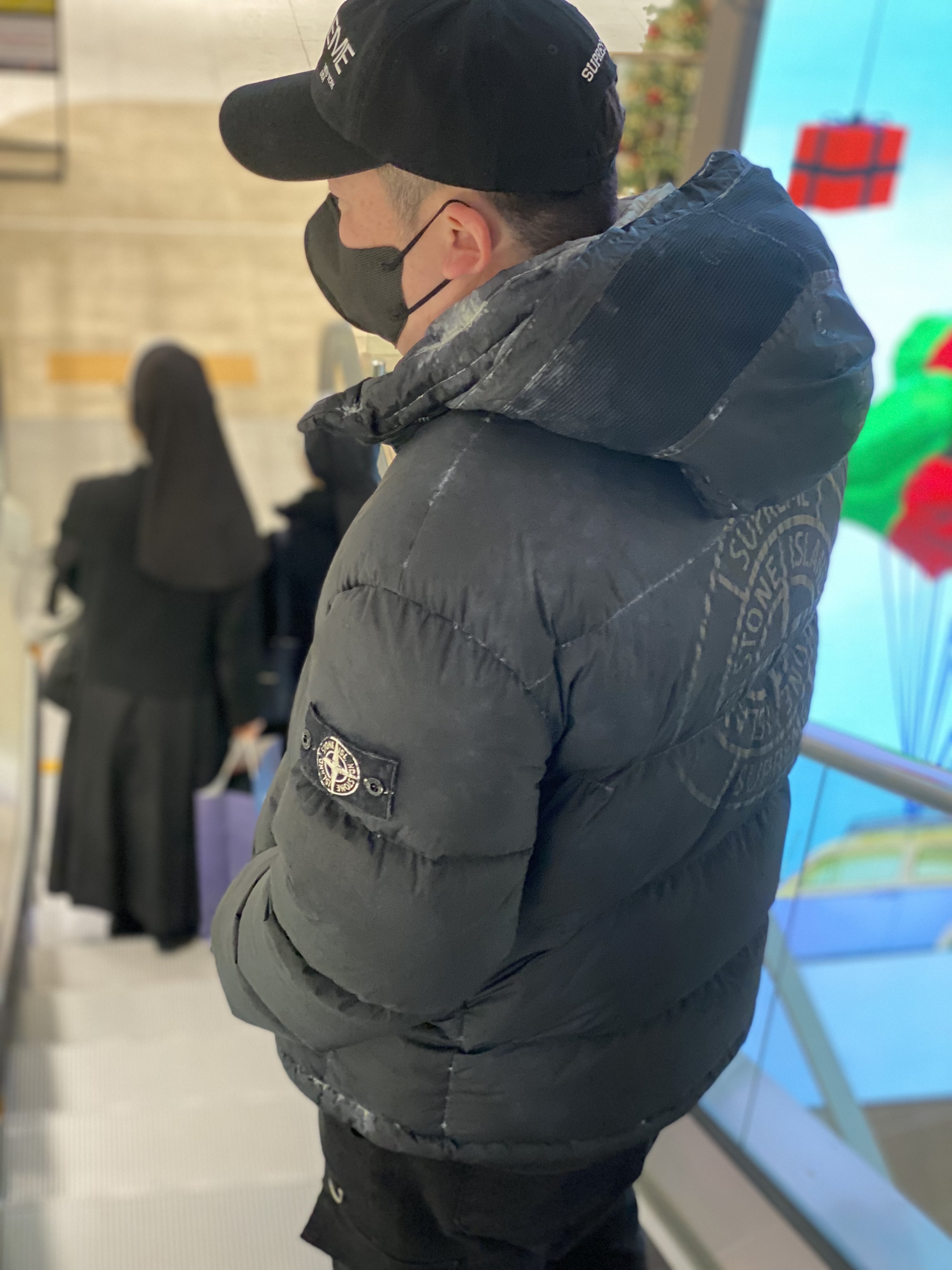 Supreme x Stone Island Painted Camo Crinkle Down Jacket Black - 20FW, Jordan 1 Low OG Starfish 착용 스타일 - 2