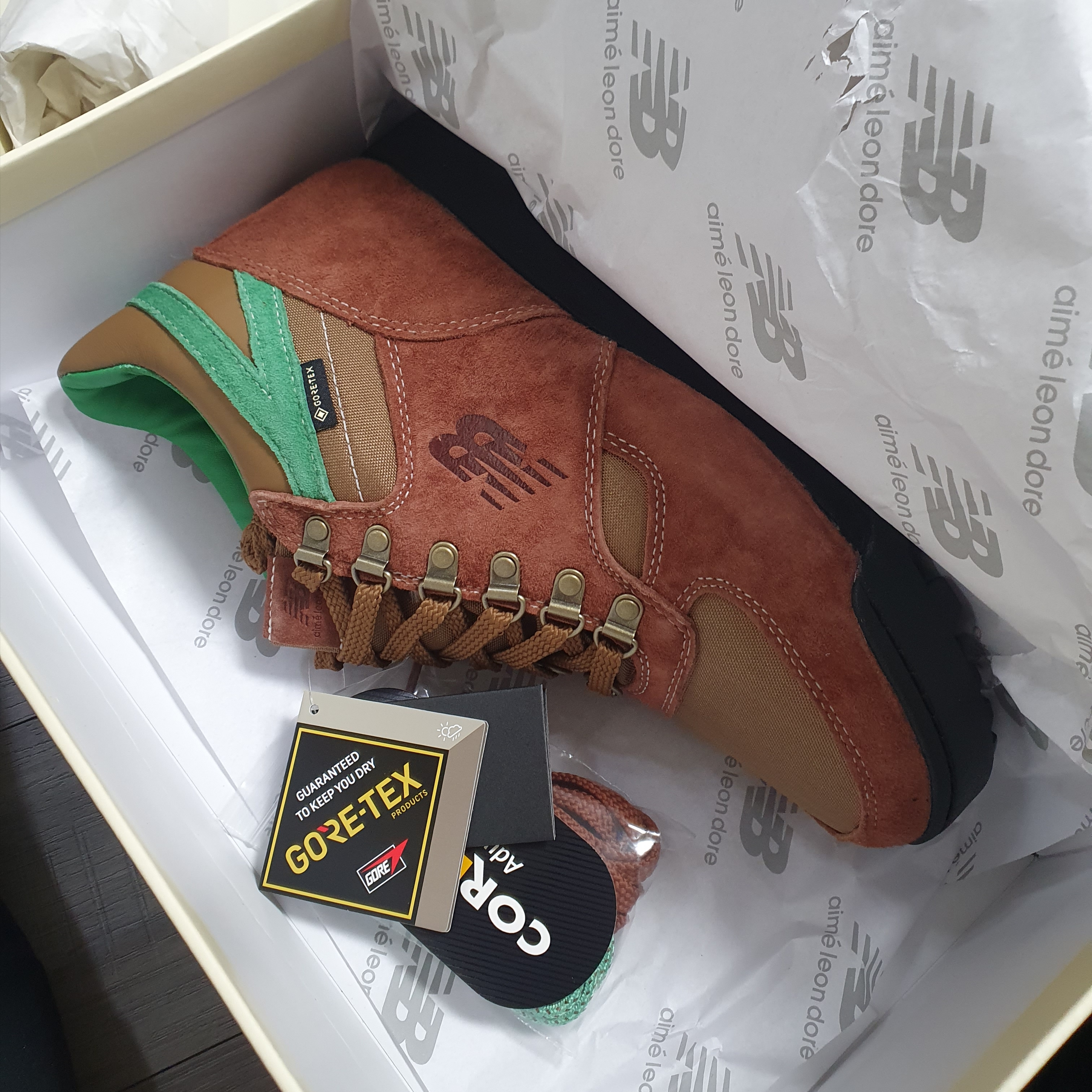 New Balance x Aime Leon Dore Rainier Brown 착용 스타일 - 3