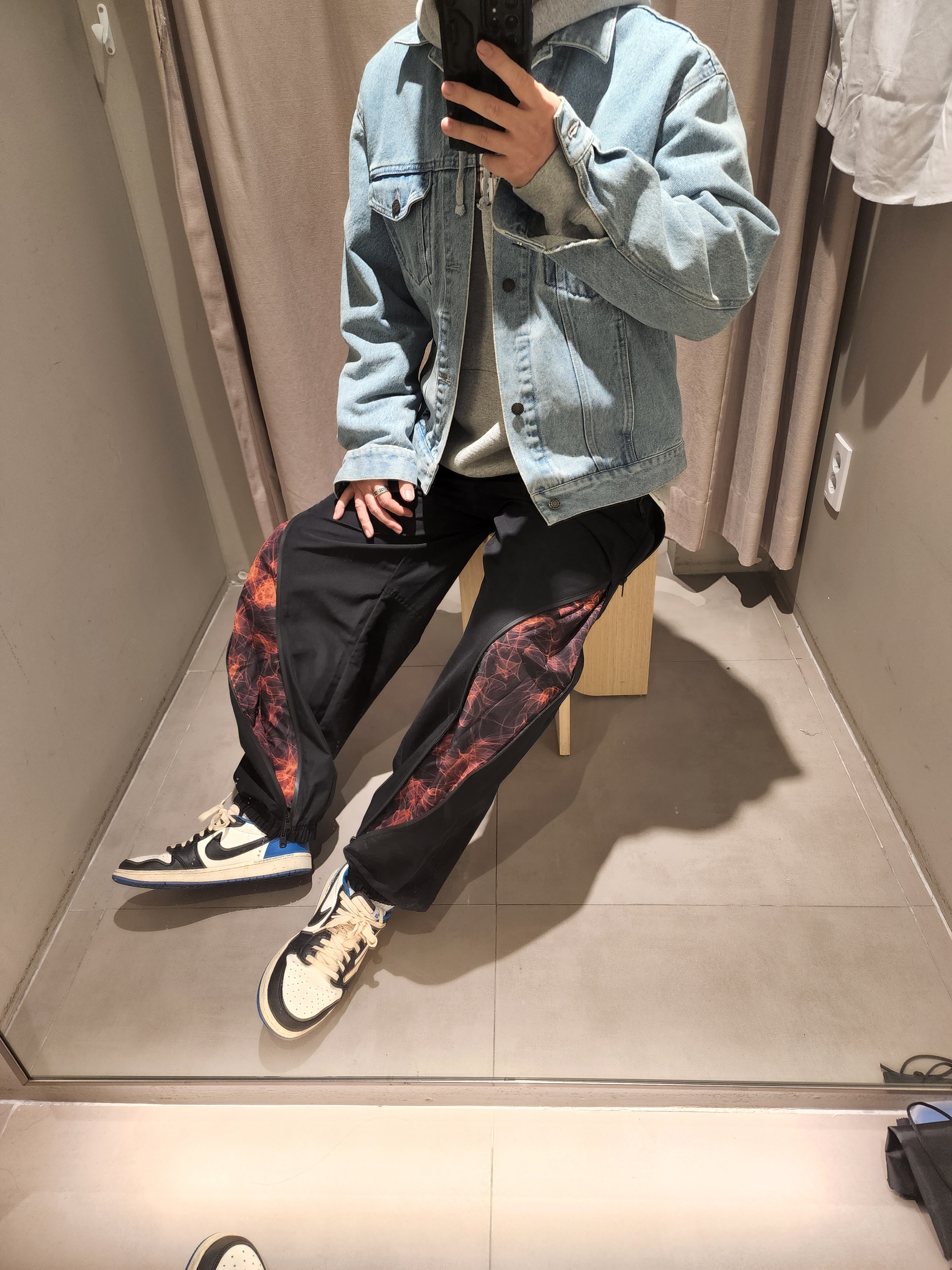 Undermycar x Umbro Warm Up Pants Black, Supreme x Burberry Box Logo Hooded Sweatshirt Heather Grey - 22SS 착용 스타일