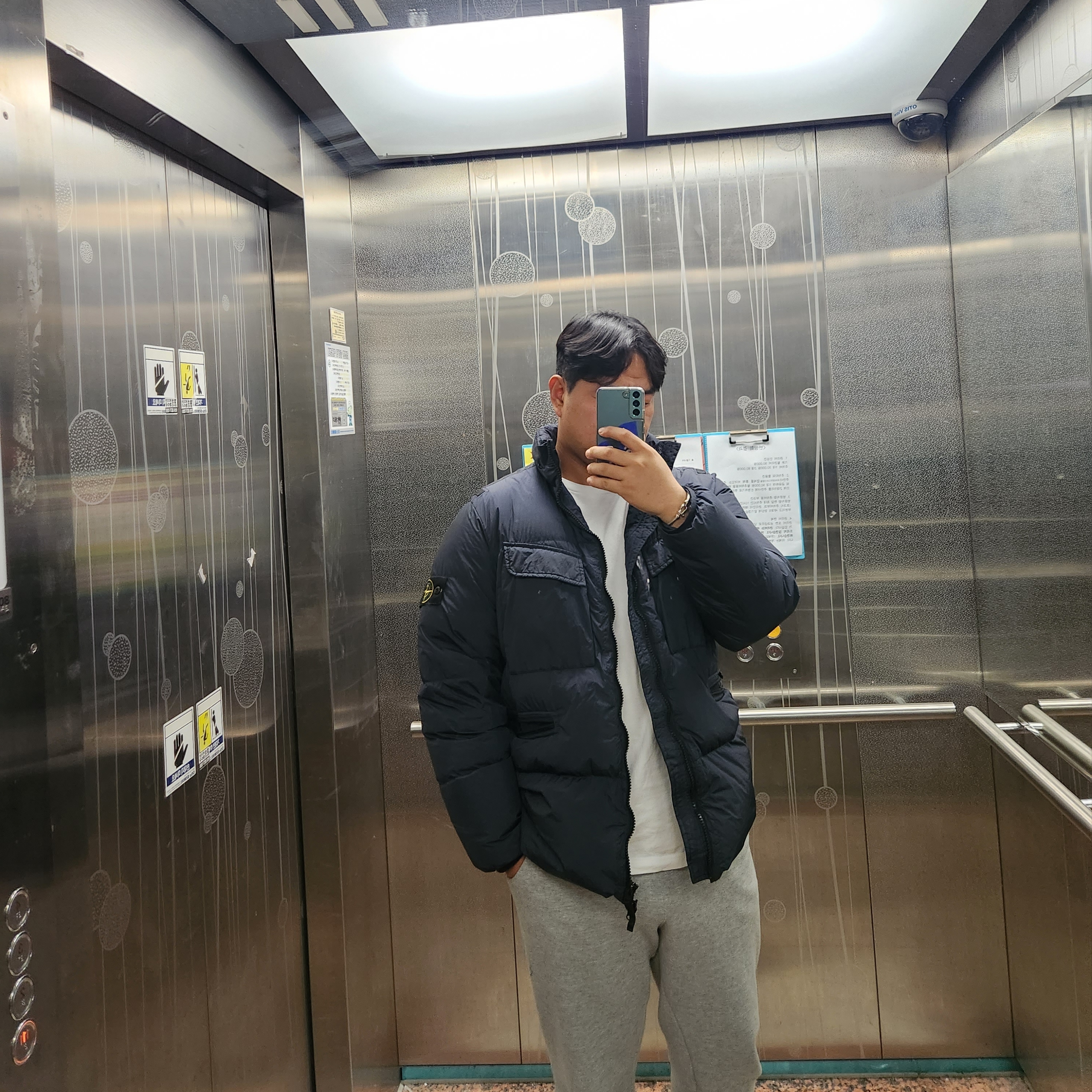 Stone Island 40123 Garment Dyed Crinkle Reps R-NY Down Jacket Navy Blue - 22FW 착용 스타일