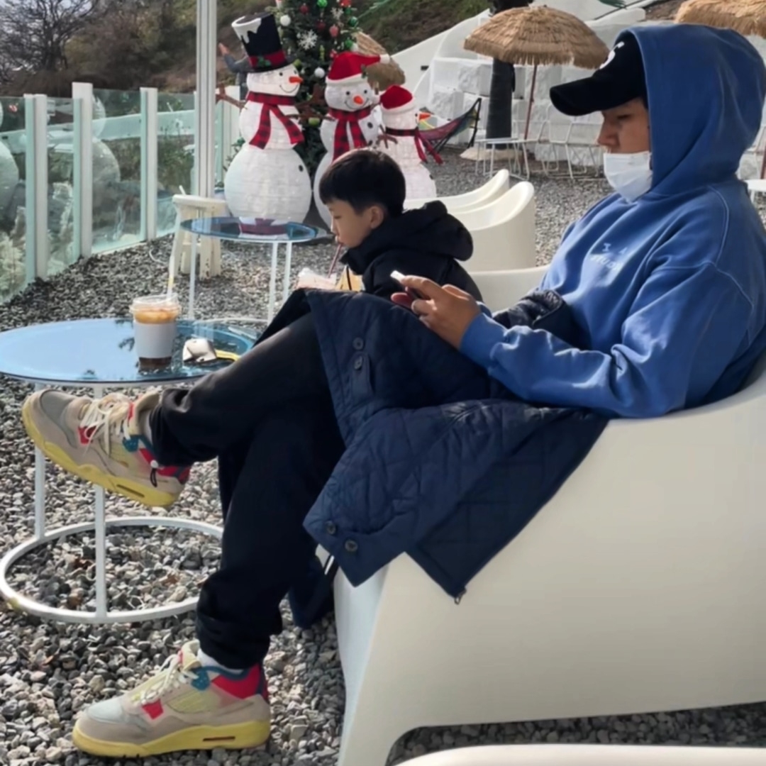 IAB Studio Pigment Hoodie Royal Blue - 22FW, Jordan 4 x Union Retro Guava Ice 착용 스타일 - 1