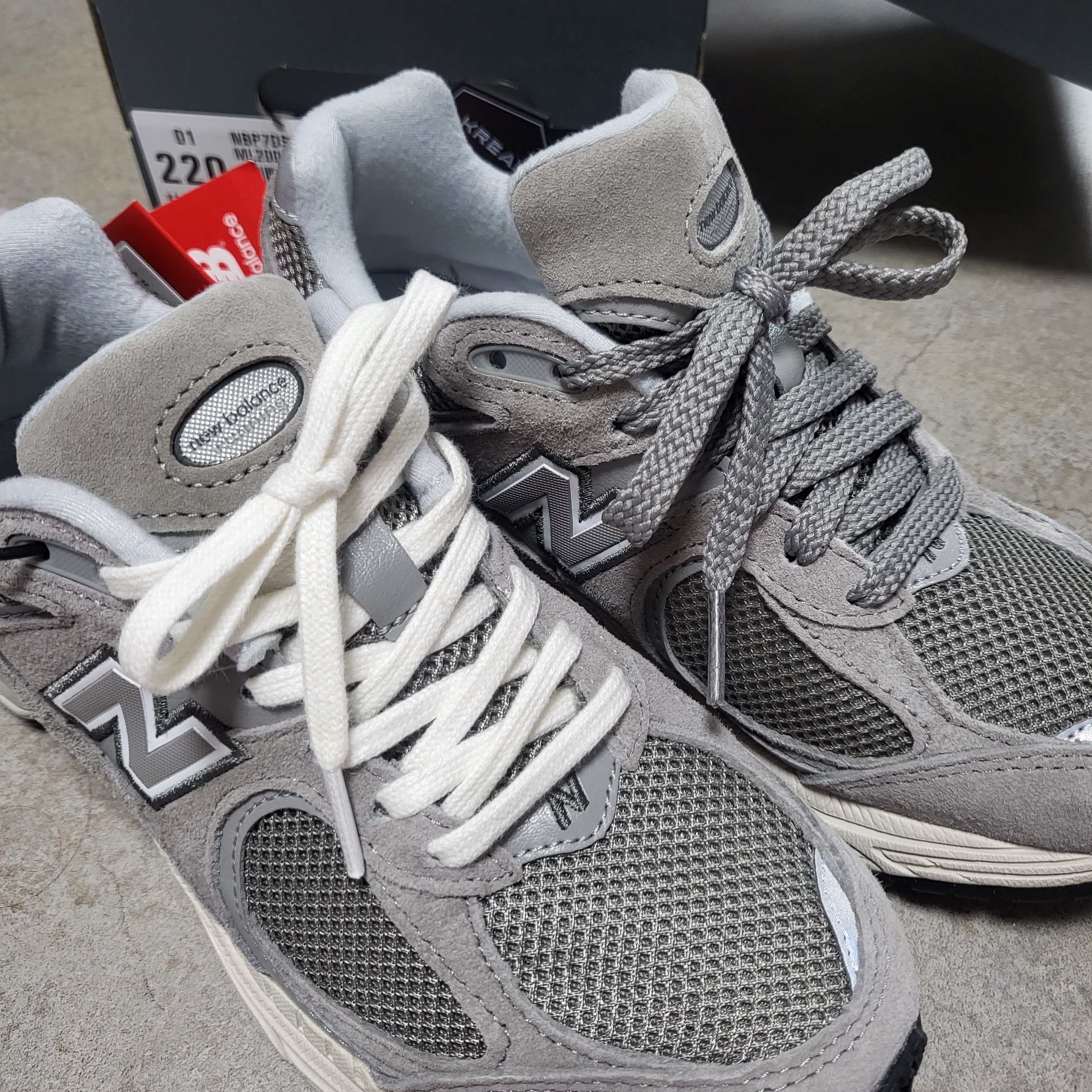 New Balance 2002R Grey 착용 스타일