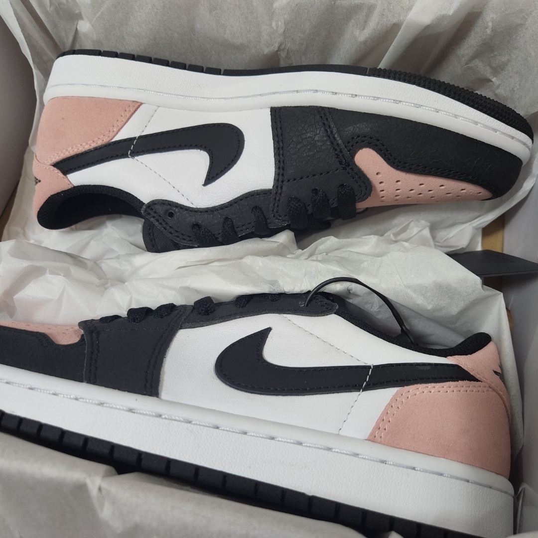 Jordan 1 Retro Low OG Bleached Coral 착용 스타일 - 1