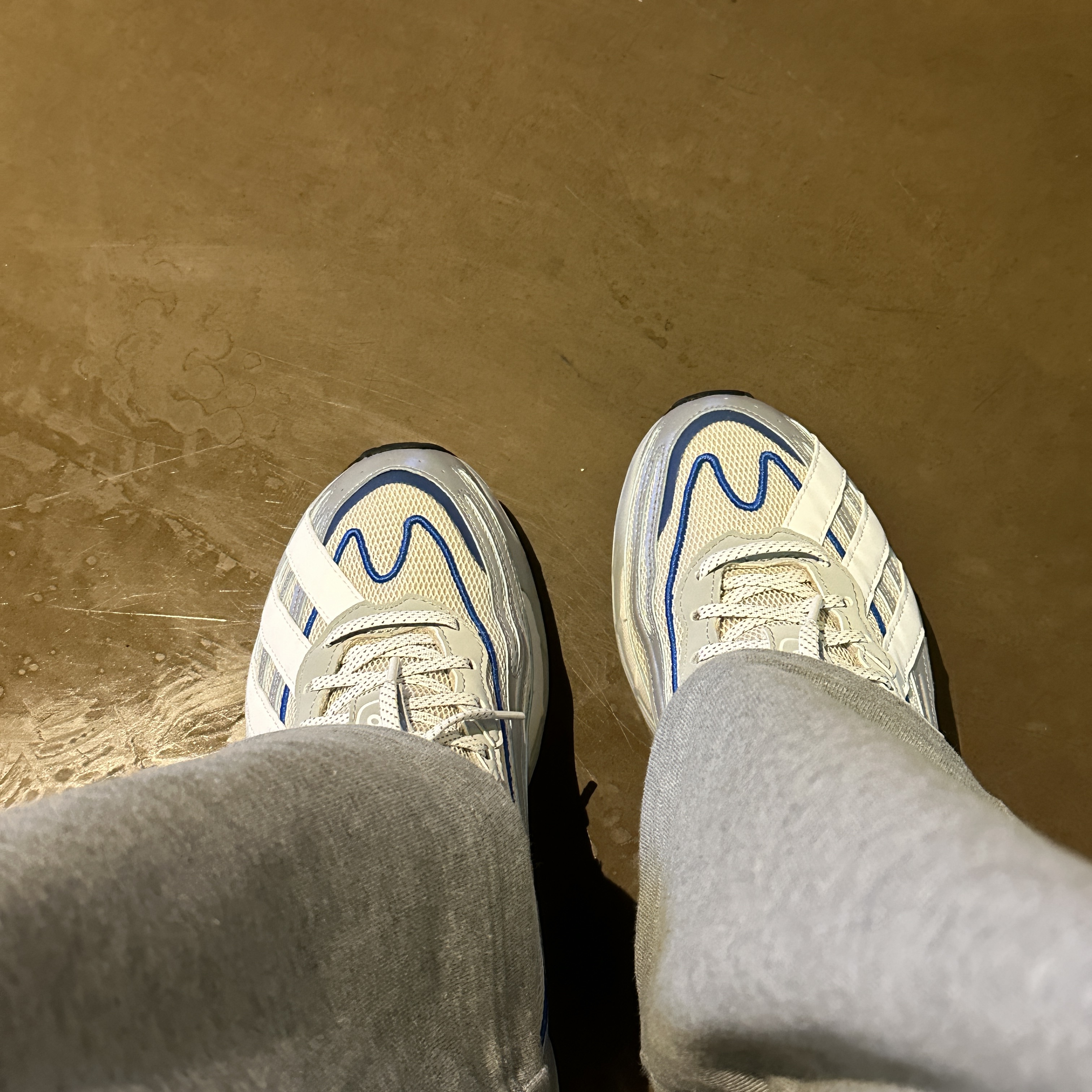 Adidas Orketro Bliss Cloud White 착용 스타일