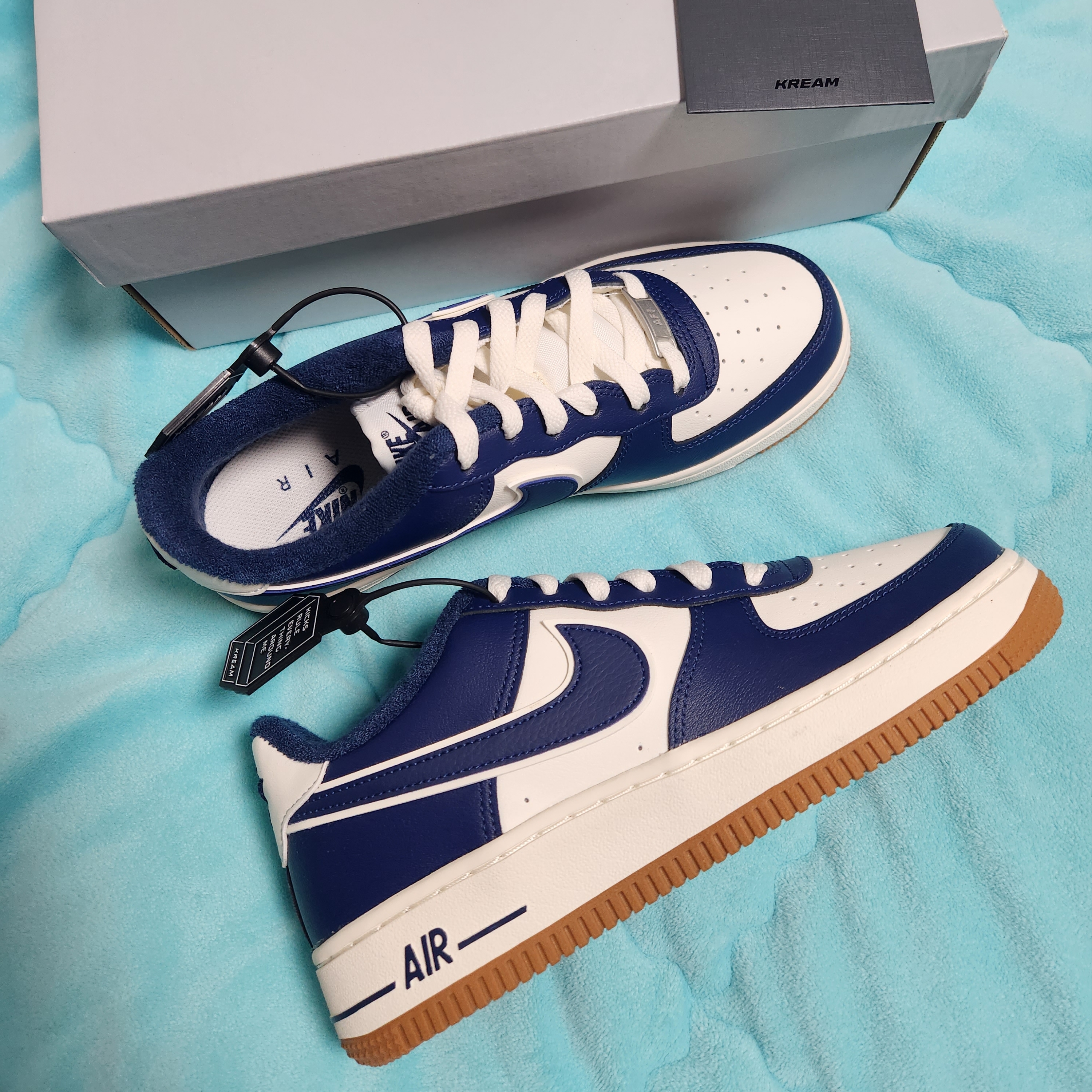 (GS) Nike Air Force 1 LV8 3 Midnight Navy 착용 스타일