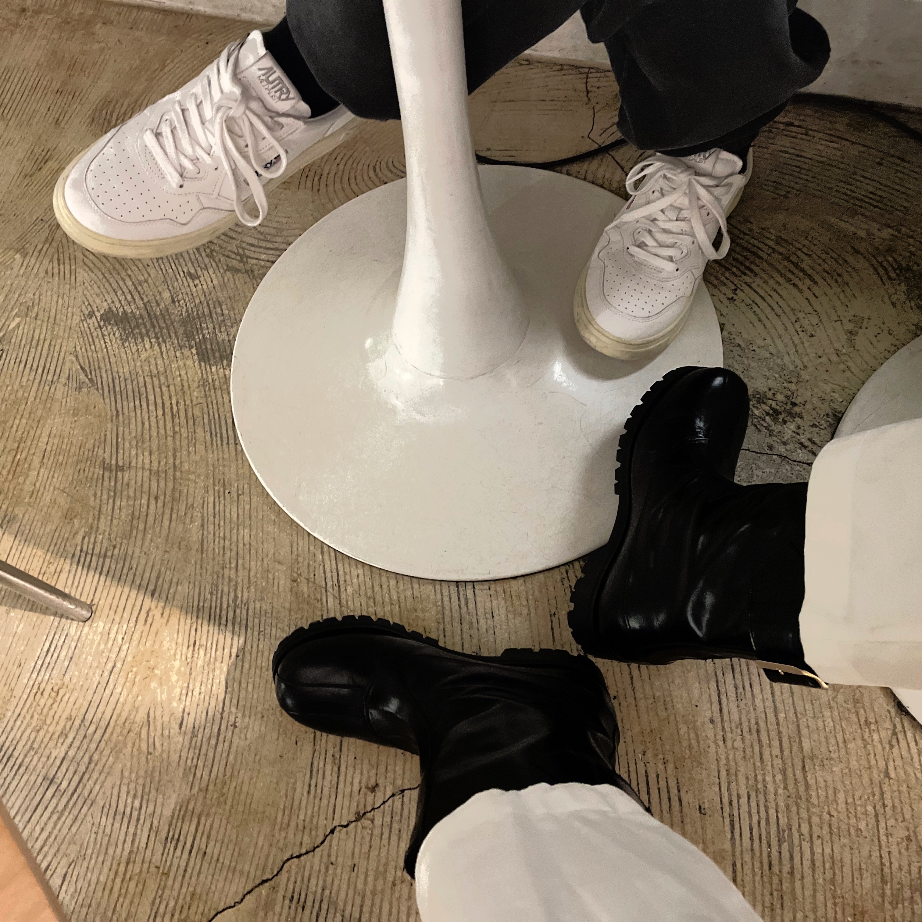 Autry Medalist Low Leather Sneakers White 착용 스타일