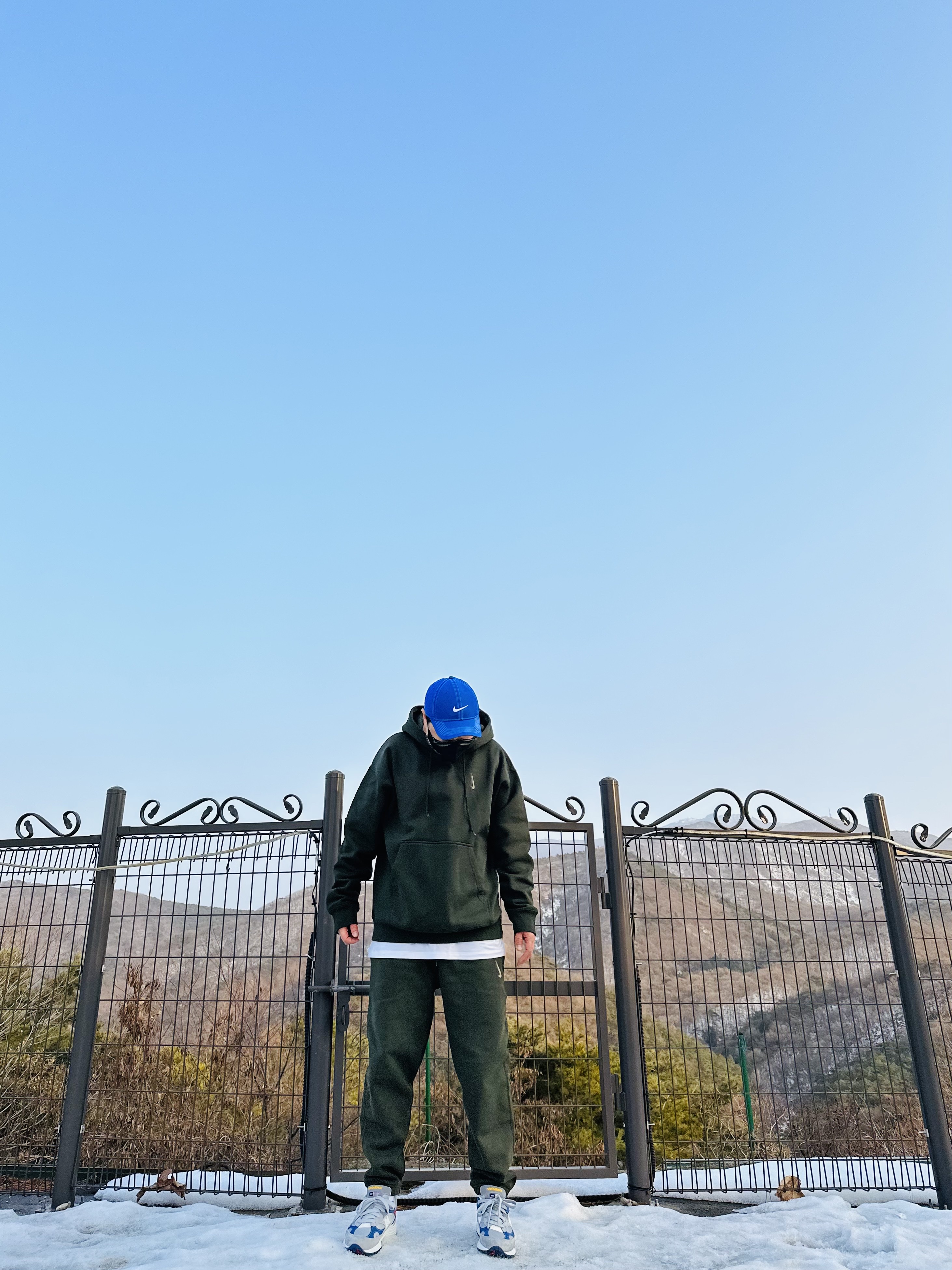 Nike x Billie Eilish NRG Fleece Pants Sequoia - Asia, Nike x Billie Eilish NRG Fleece Hoodie Sequoia - US/EU 착용 스타일 - 2