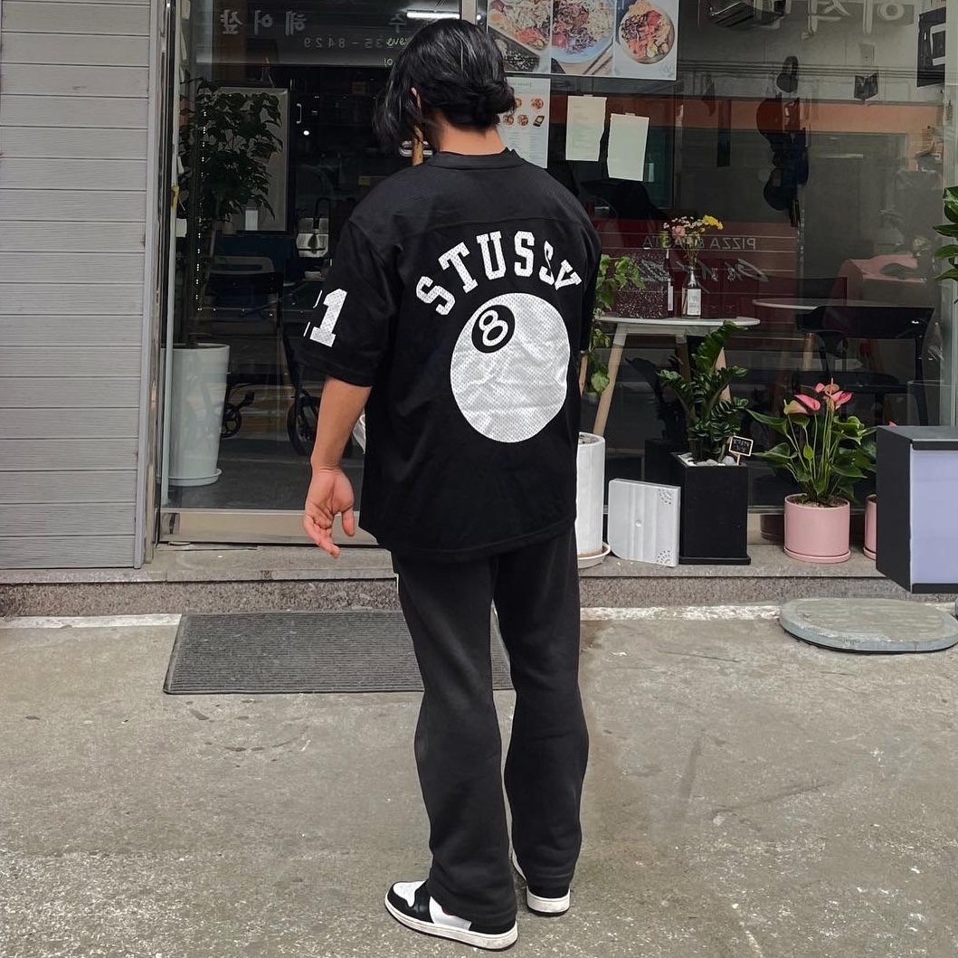 Stussy Mesh Football Jersey Black, Jordan 1 Retro High OG Gym Red 착용 스타일