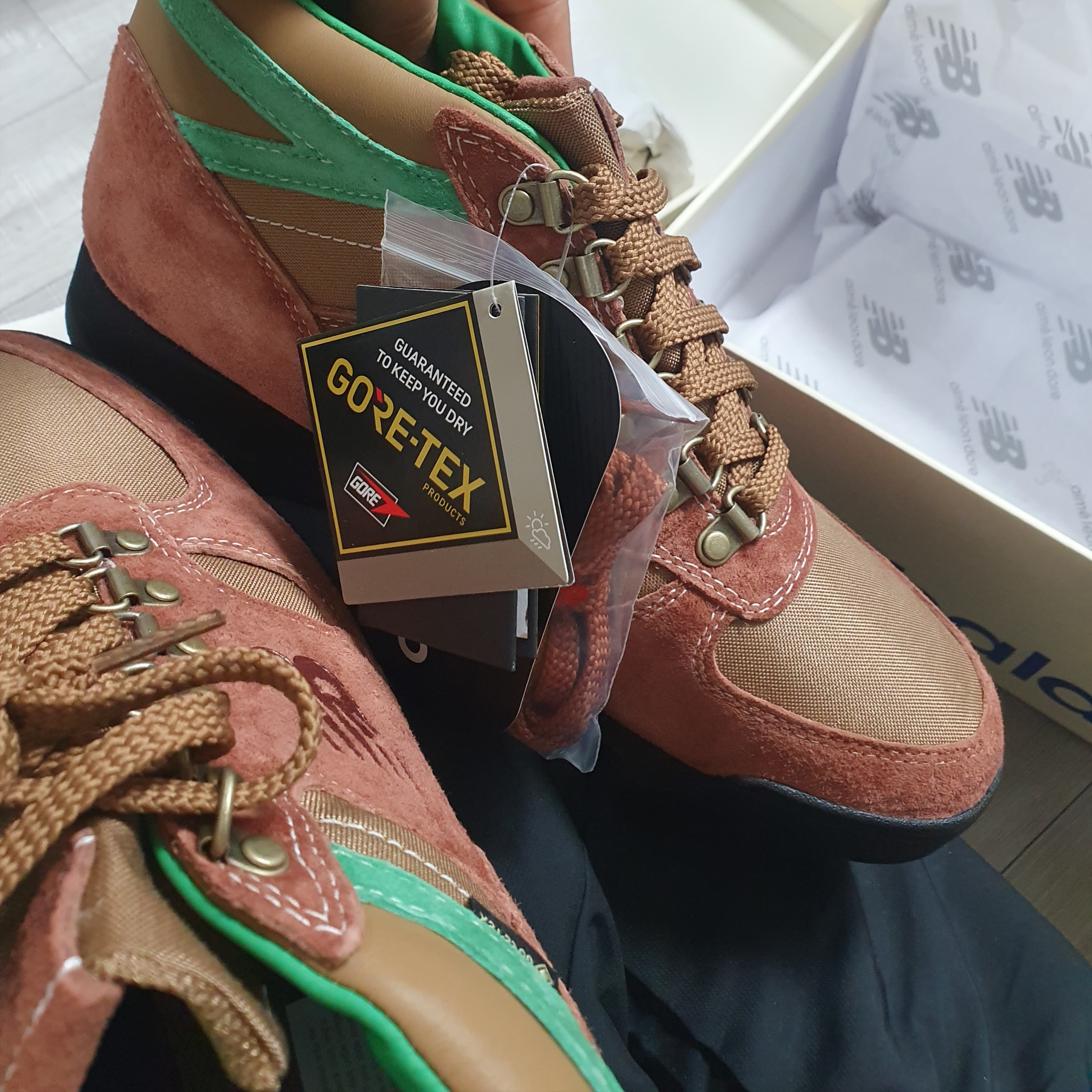 New Balance x Aime Leon Dore Rainier Brown 착용 스타일 - 1