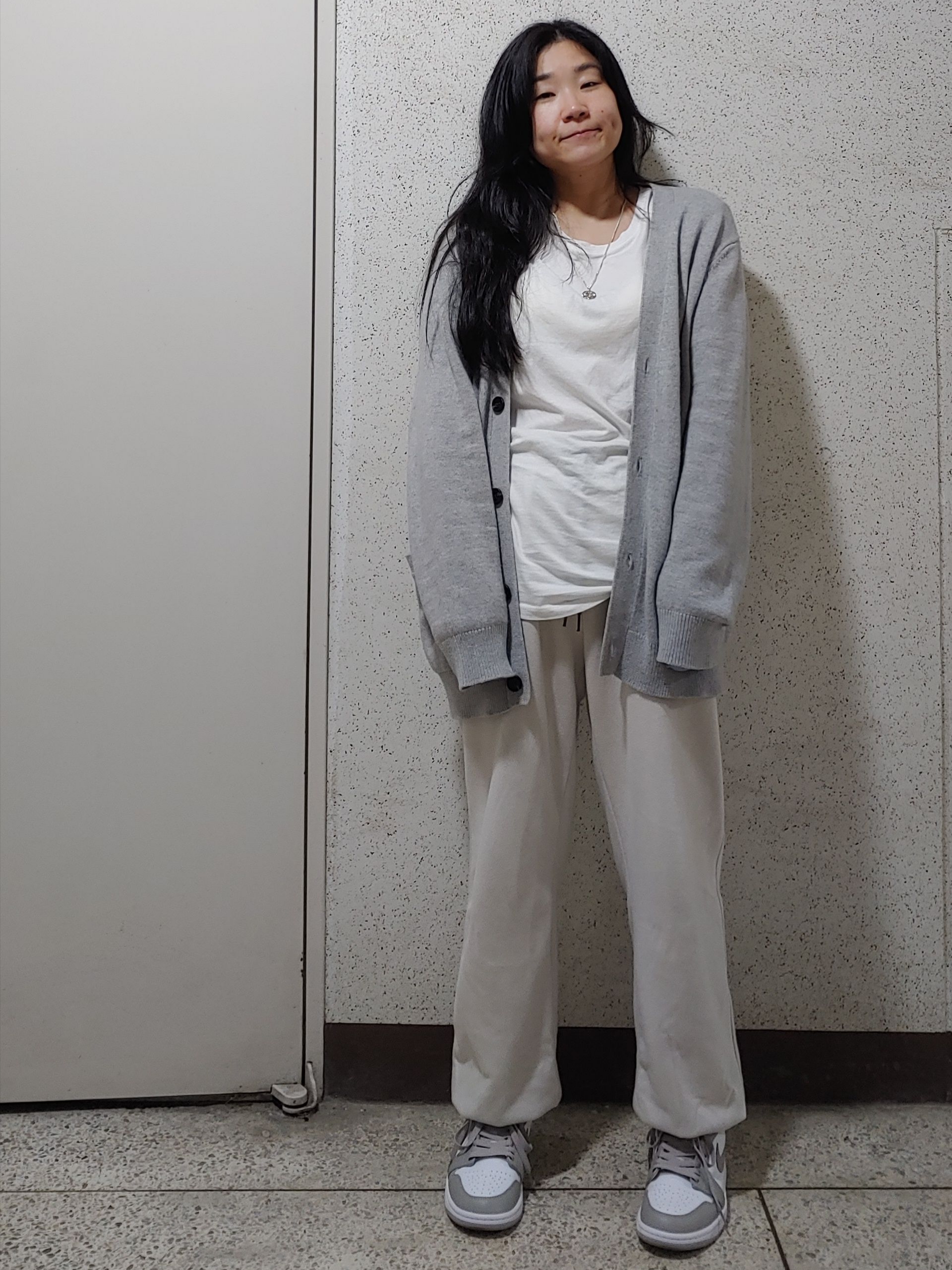 Jordan 1 Mid College Grey, Nike Air Force 1 '07 LV8 Athletic Club Rush Orange Washed Teal 착용 스타일 - 1