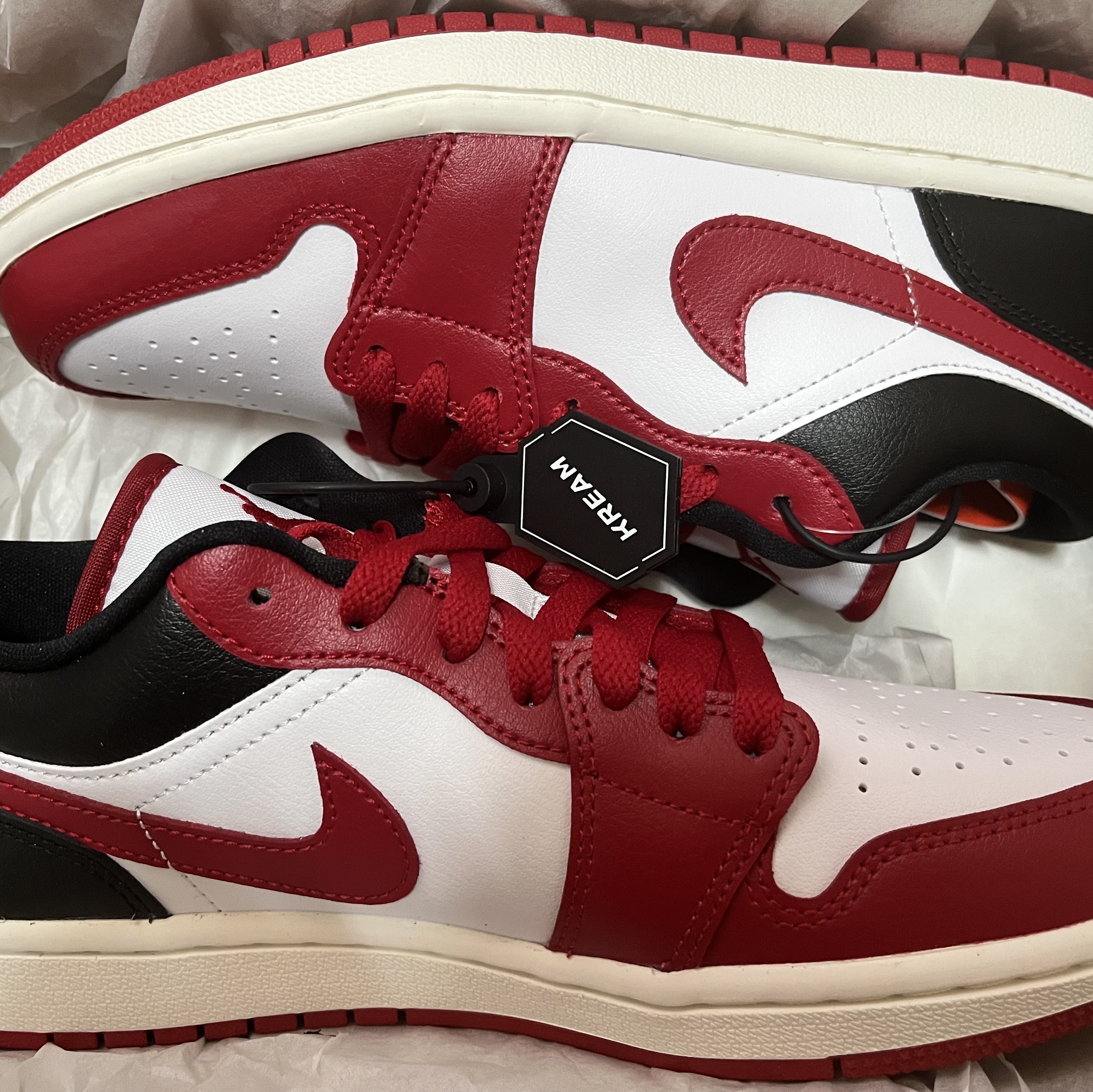 (W) Jordan 1 Low White Gym Red 착용 스타일 - 2