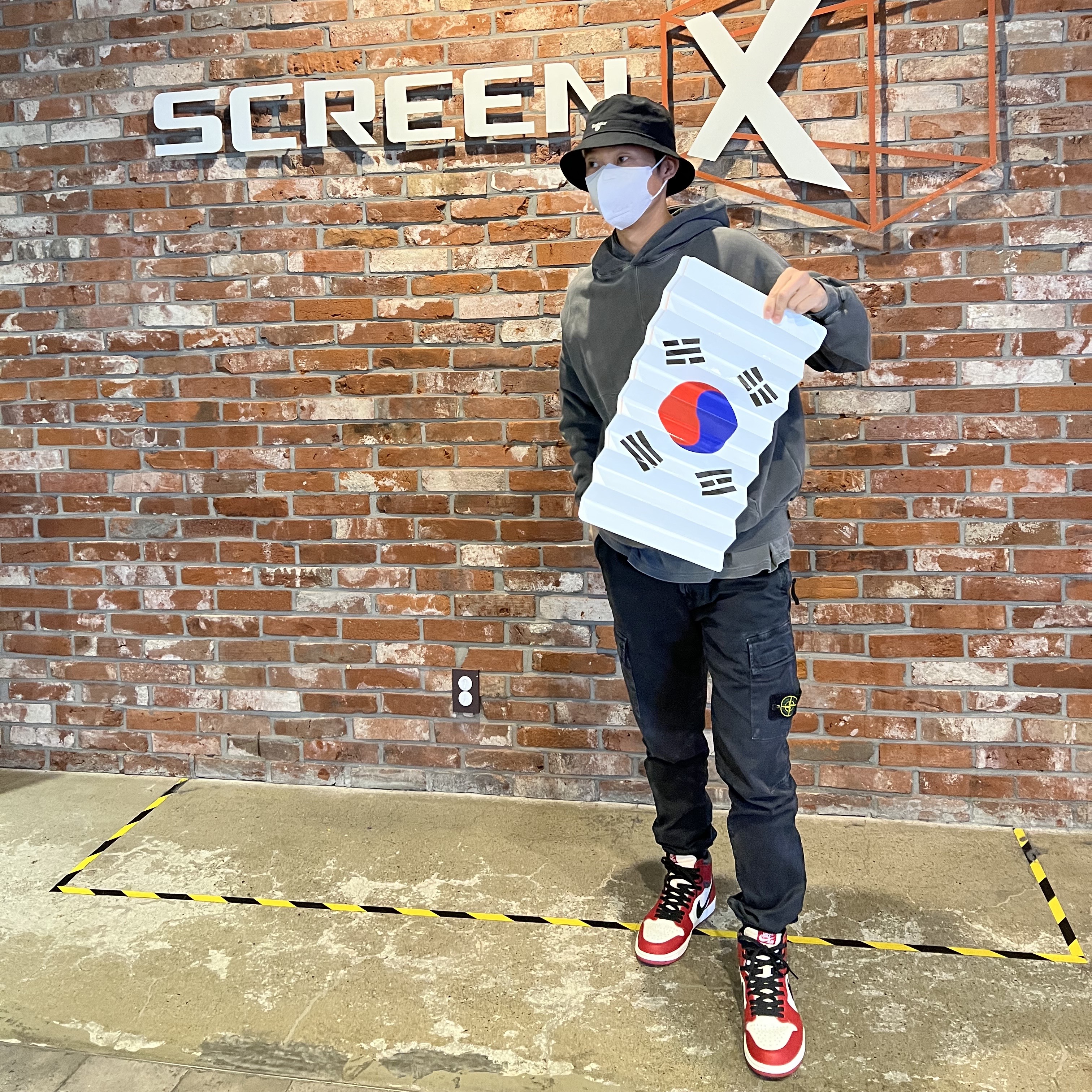 Jordan 1 Retro High OG Chicago 2022, Stone Island 313L1 Old Dye Treatment Cargo Pants Black - 21FW 착용 스타일