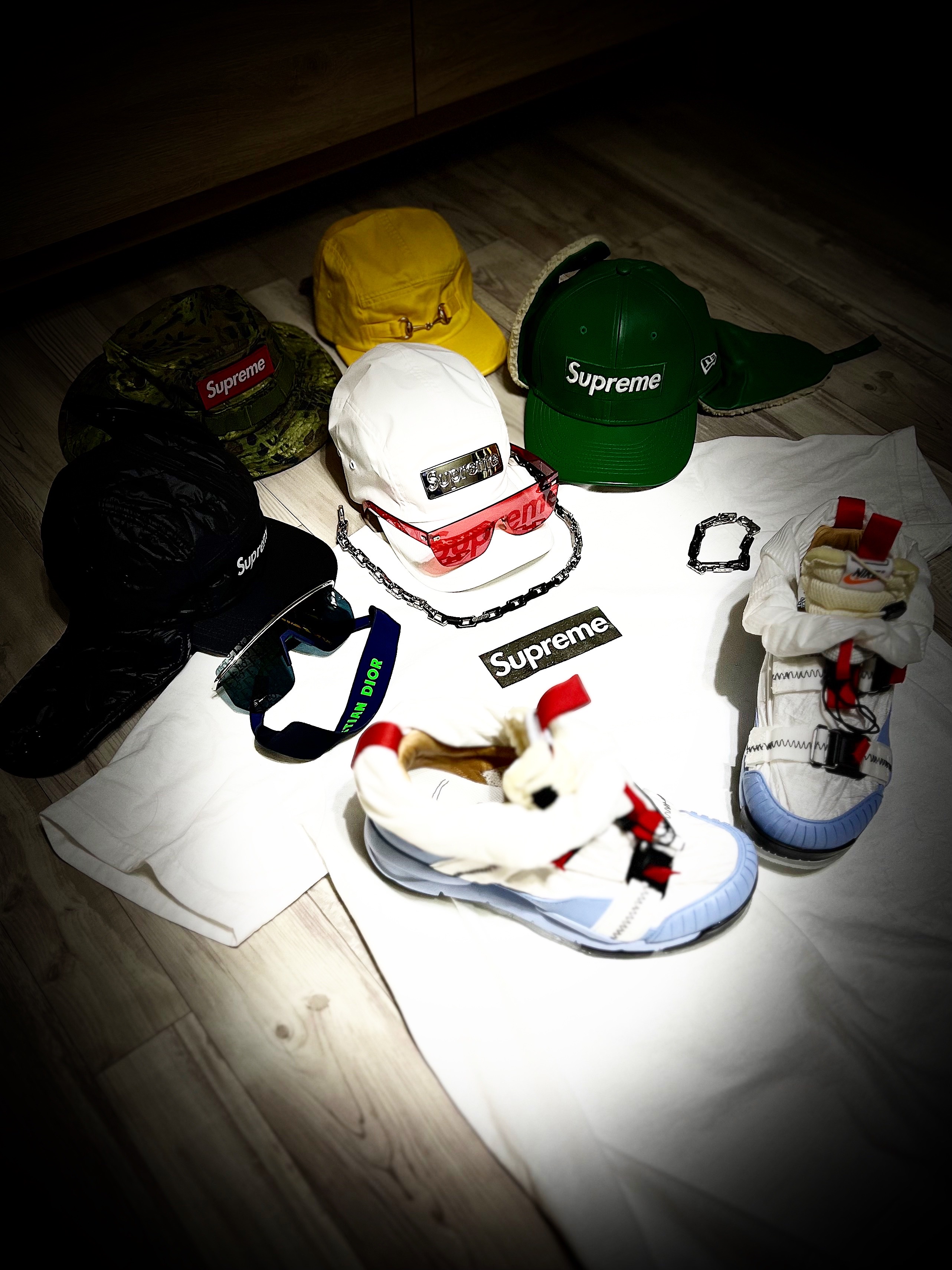 Supreme Military Boonie Olive Prym1 Camo - 22SS, Supreme Leather Earflap Box Logo New Era Green - 22FW 착용 스타일 - 3