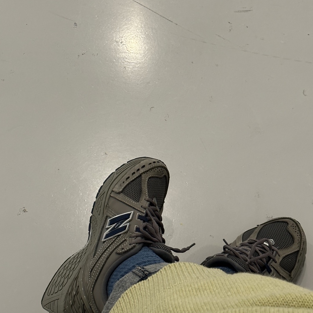 New Balance 1906R Charcoal Grey 착용 스타일
