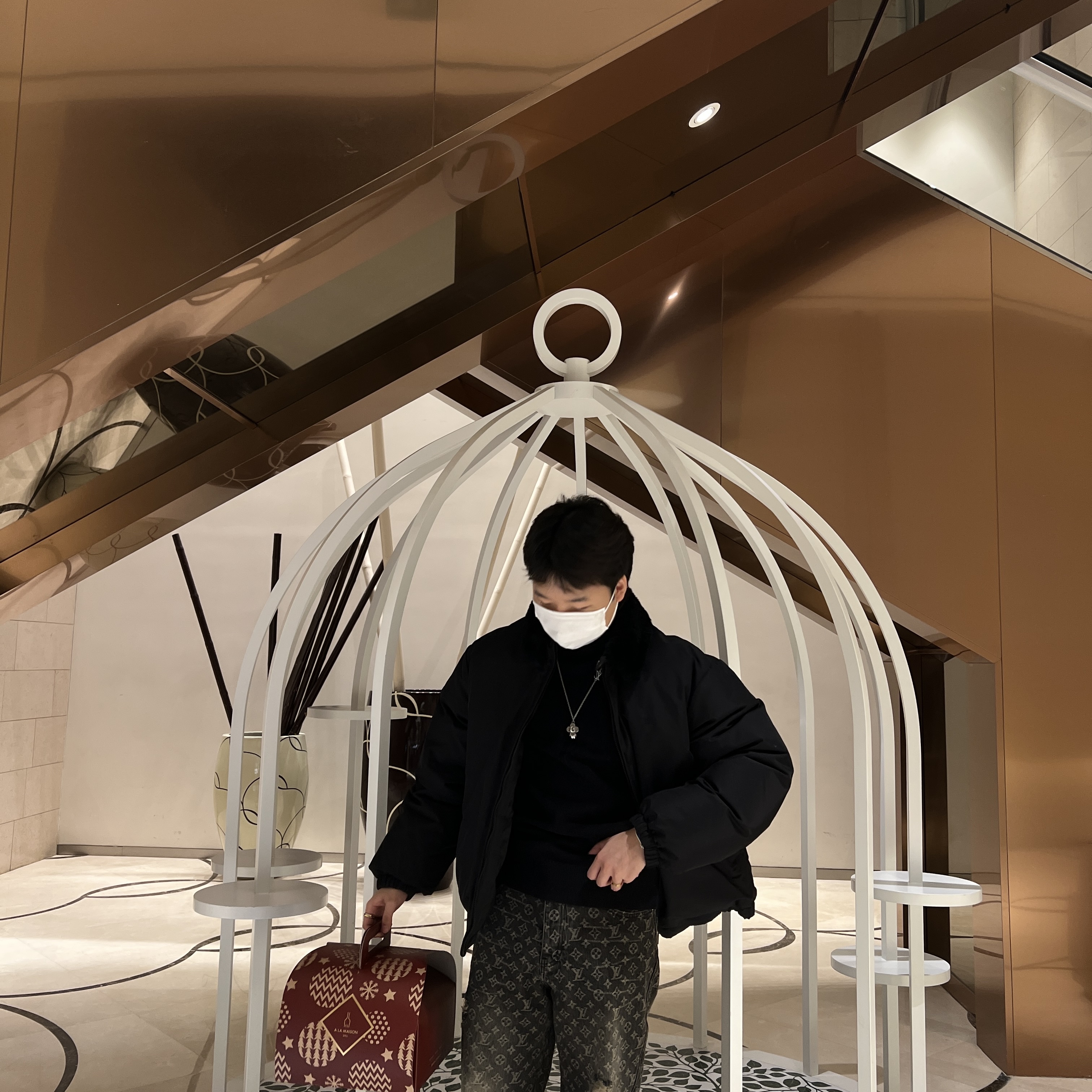 Supreme x Burberry Shearling Collar Down Puffer Jacket Black - 22SS, Louis Vuitton Baggy Denim Pants Black 착용 스타일 - 2