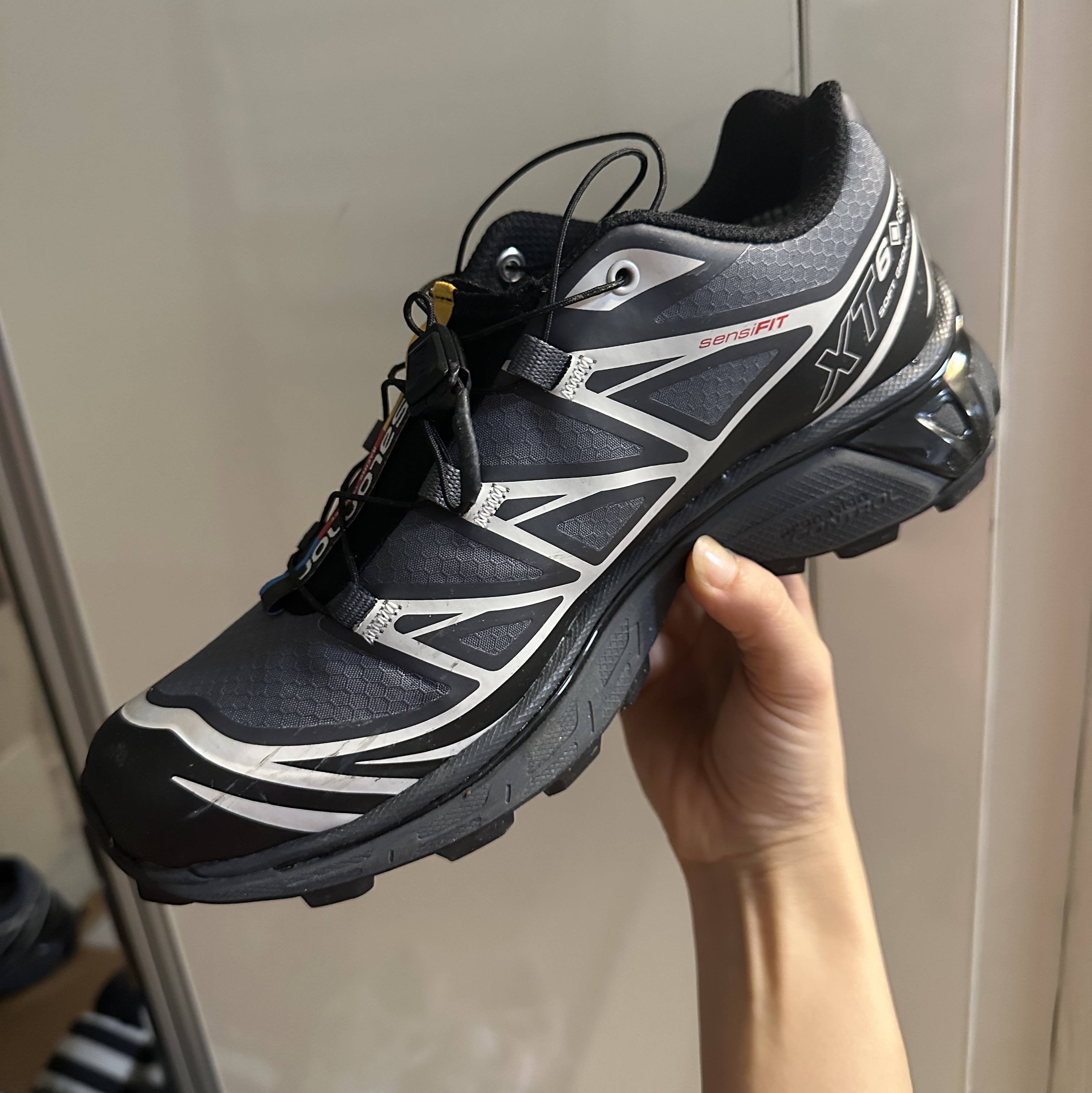 Salomon XT-6 Gore-Tex Black Ebony 착용 스타일 - 2