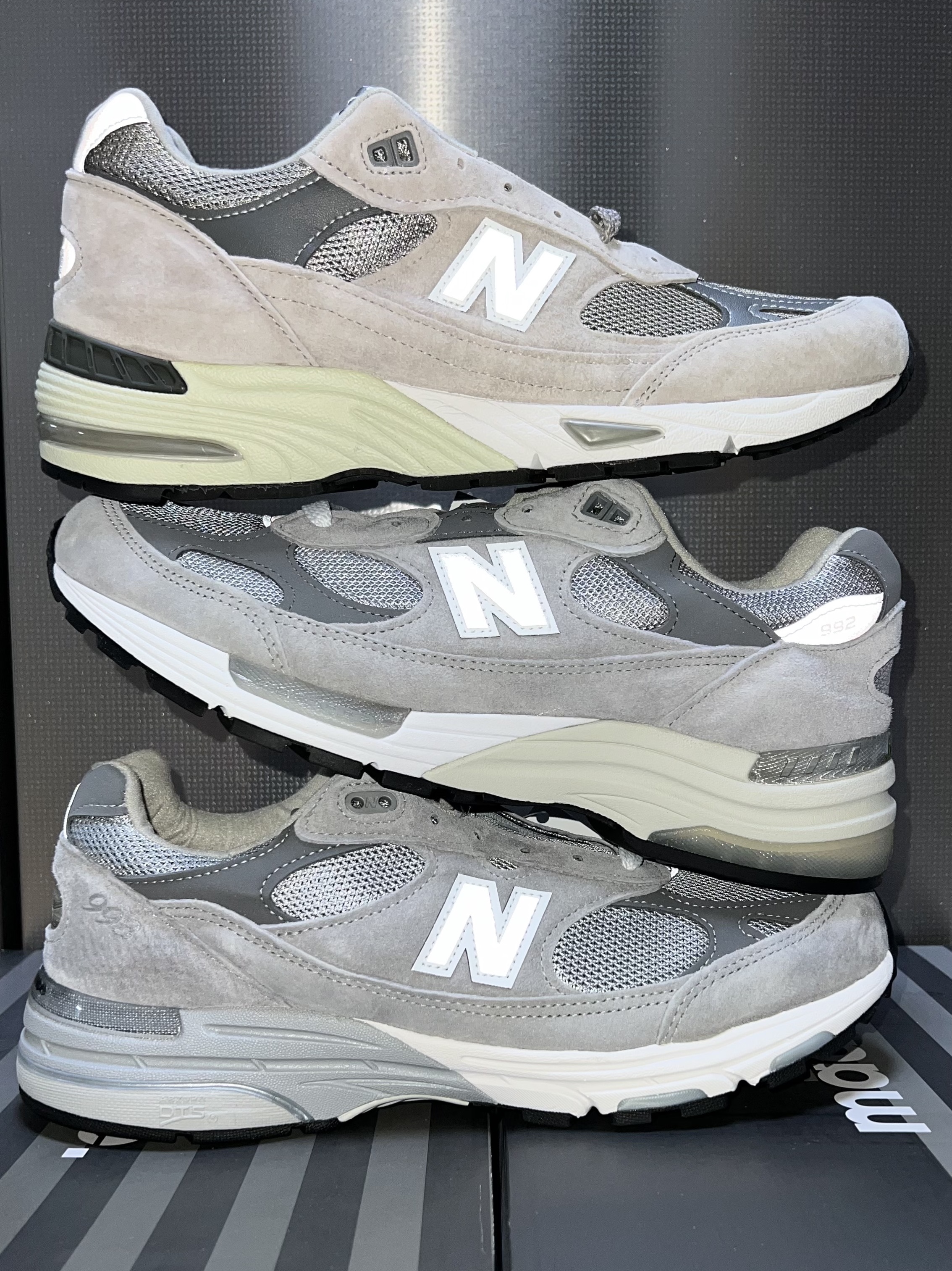 New Balance 991 Made in UK Grey, New Balance 992 Made in USA Grey - D Standard 착용 스타일